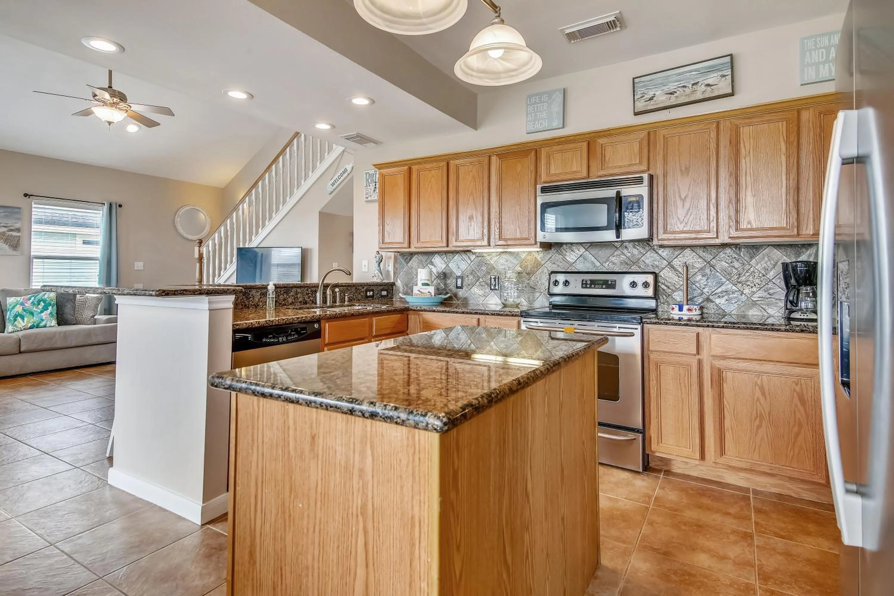 Kitchen or kitchenette in Sunflower Surf