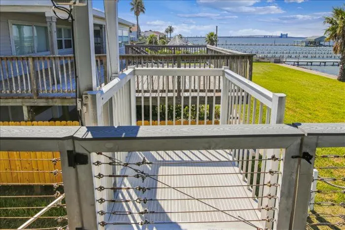 Property building in Harbor View Breeze