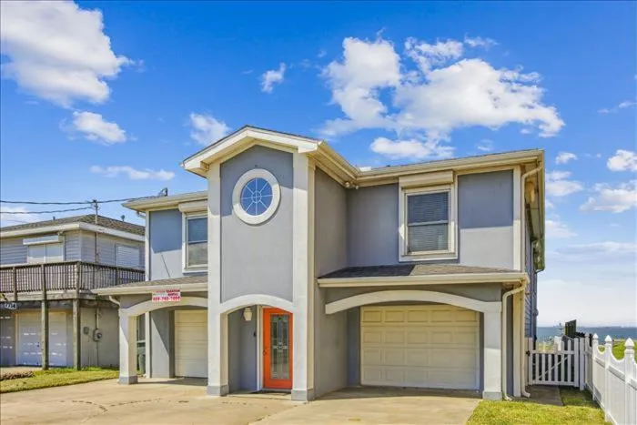 Property building in Harbor View Breeze