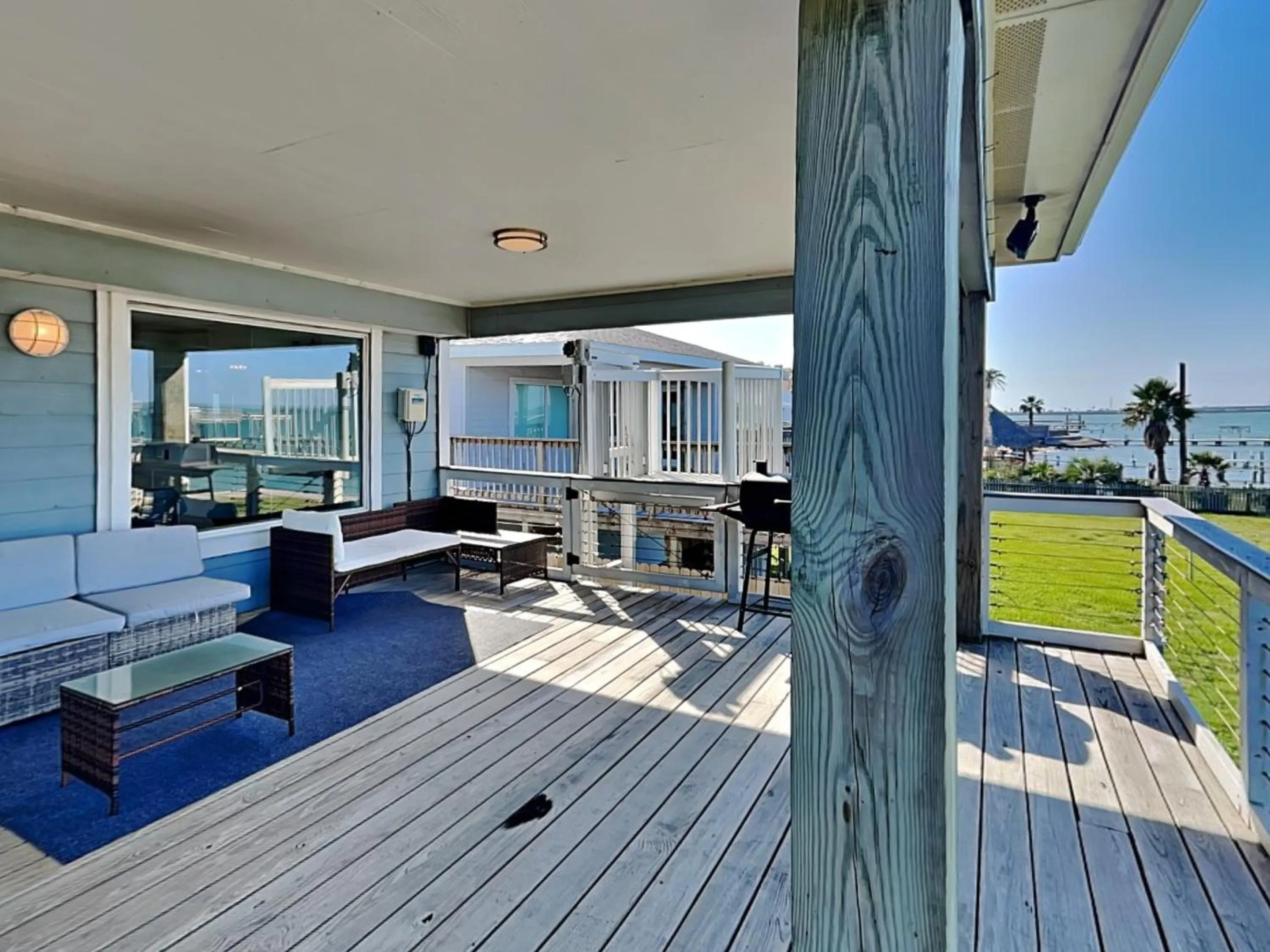 Property building in Harbor View Breeze