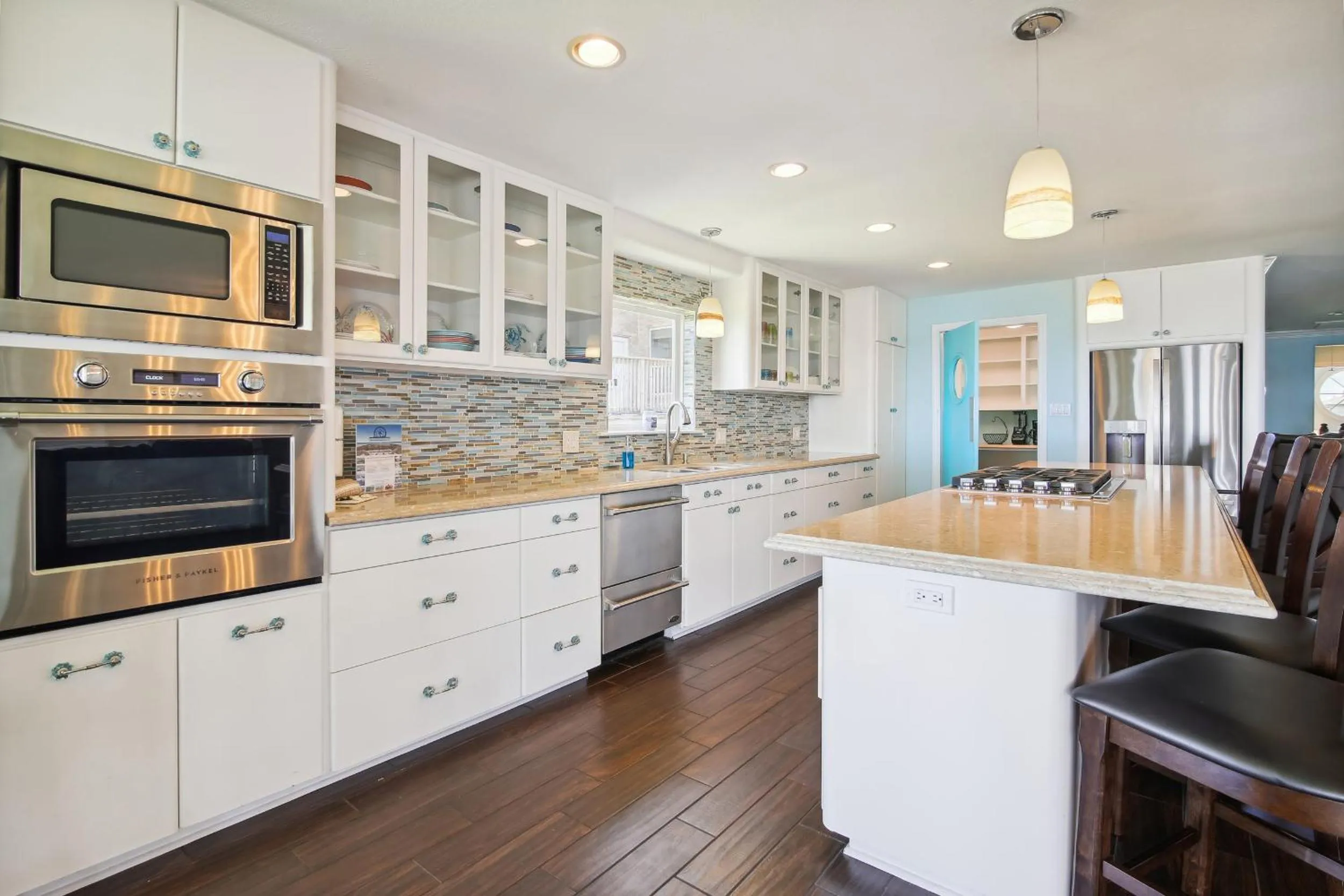Kitchen or kitchenette in Harbor View Breeze