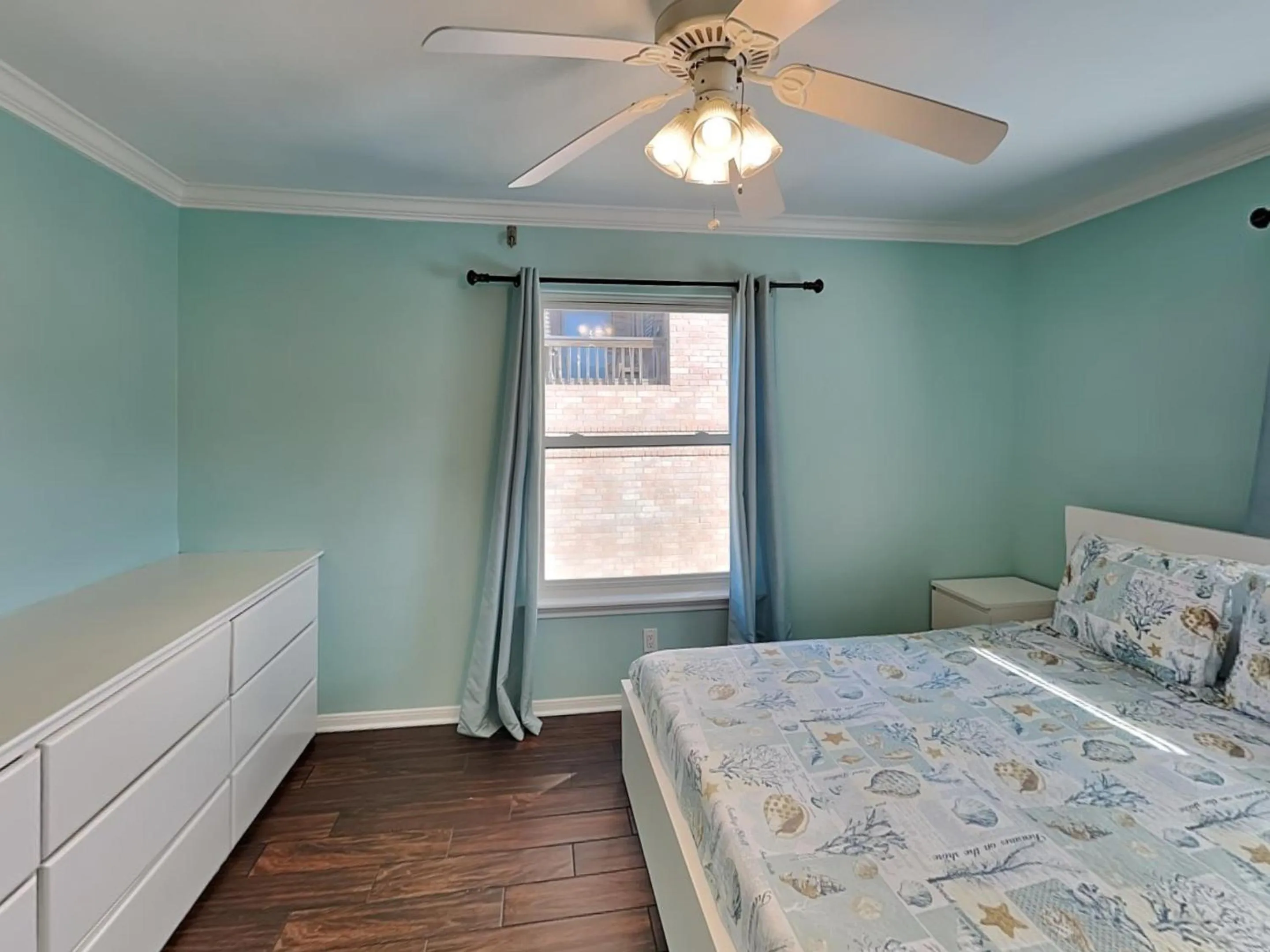 Property building, Bed in Harbor View Breeze