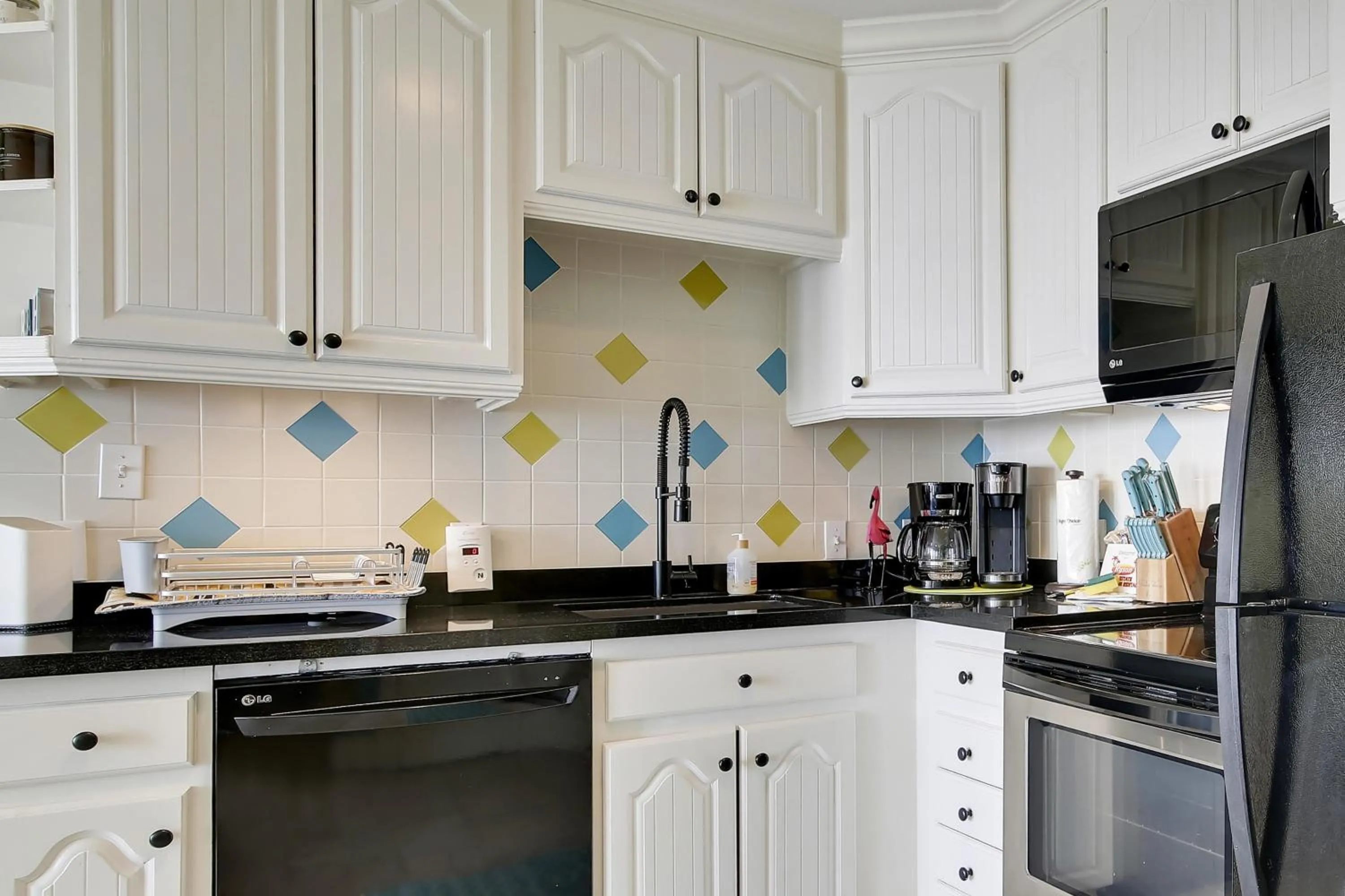 Kitchen or kitchenette in Seascape 1206 - Pineapple Paradise