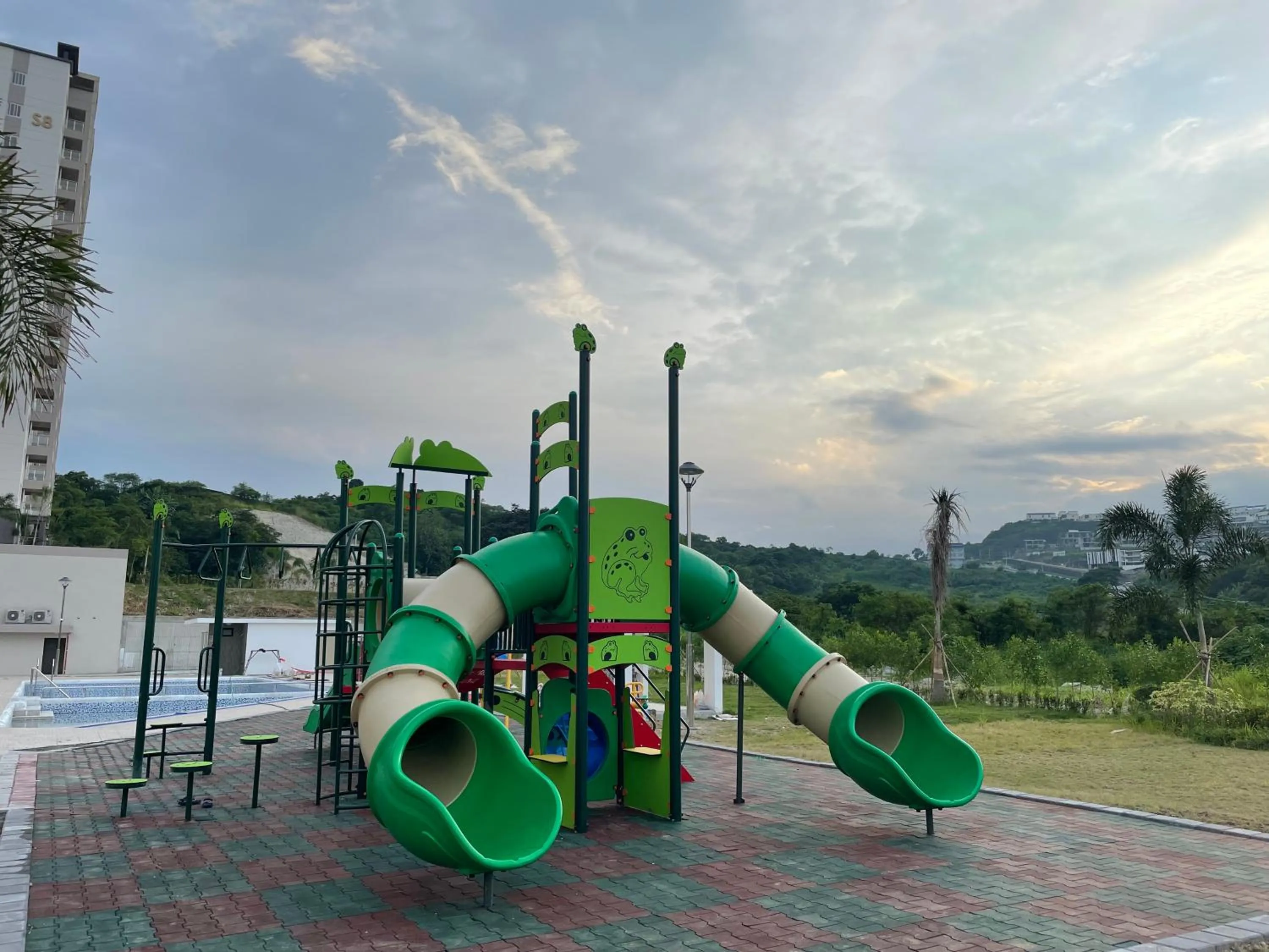 Luxury Condo in Clark Pampanga beside Hilton Hotel and Casino