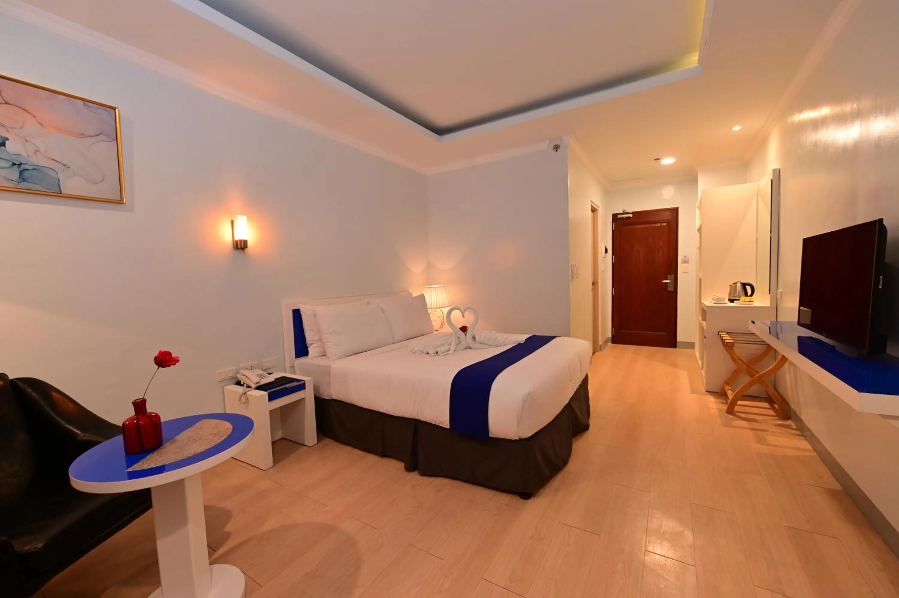 Photo of the whole room, Bed in T Shine Resort and Spa