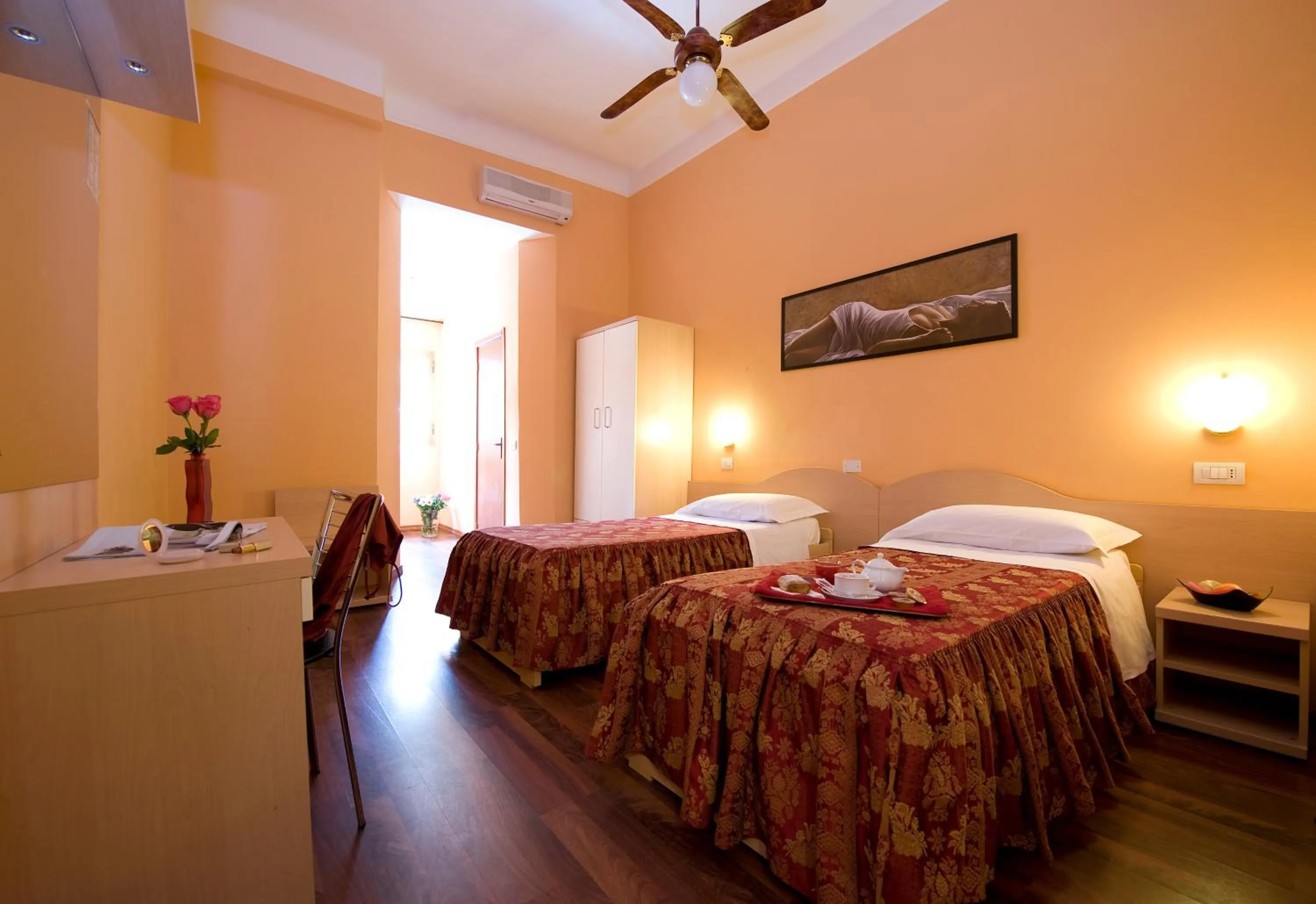 Bed in Hotel Sabatino Milan