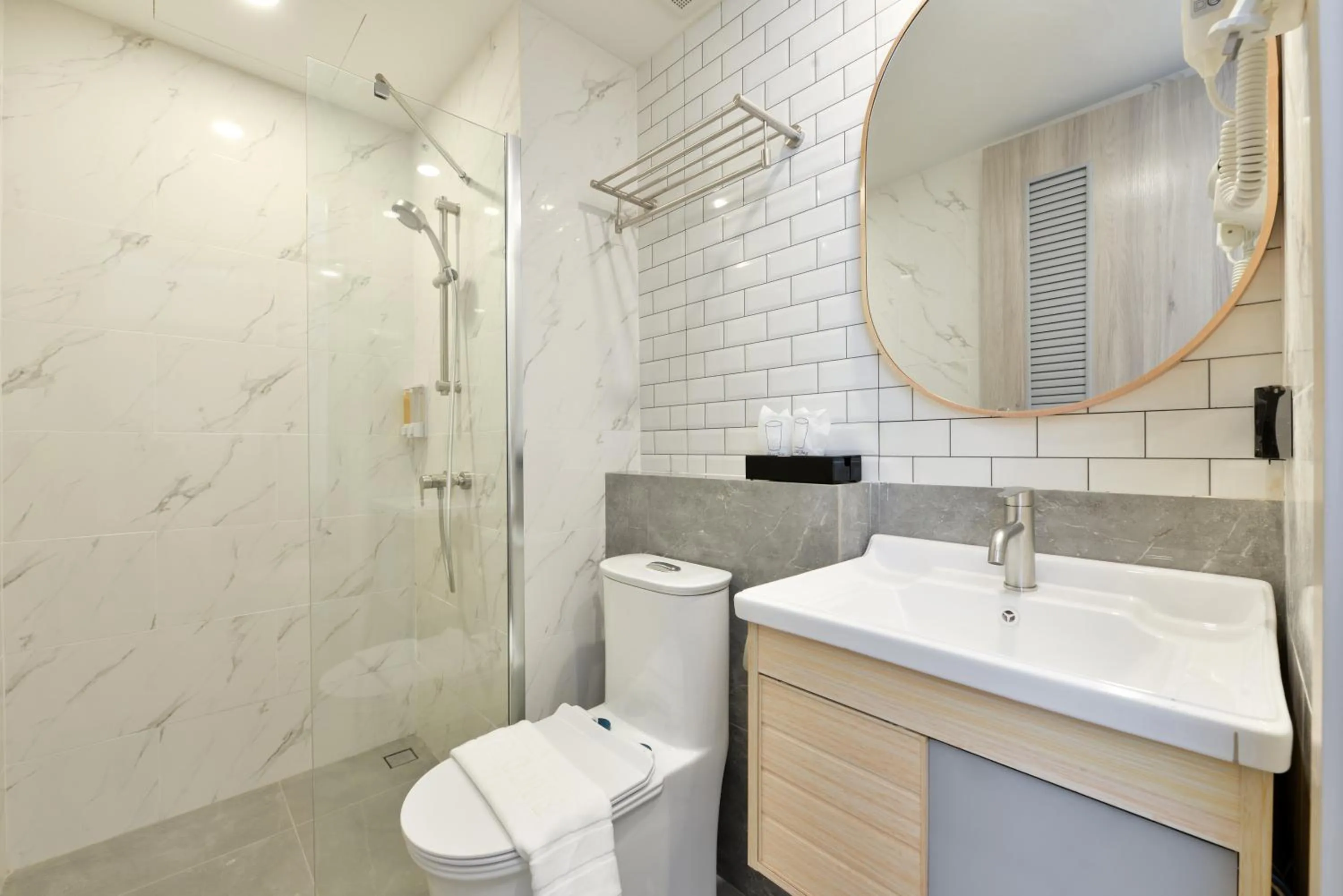 Bathroom in Grand BS Airport Hotel Suvarnabhumi