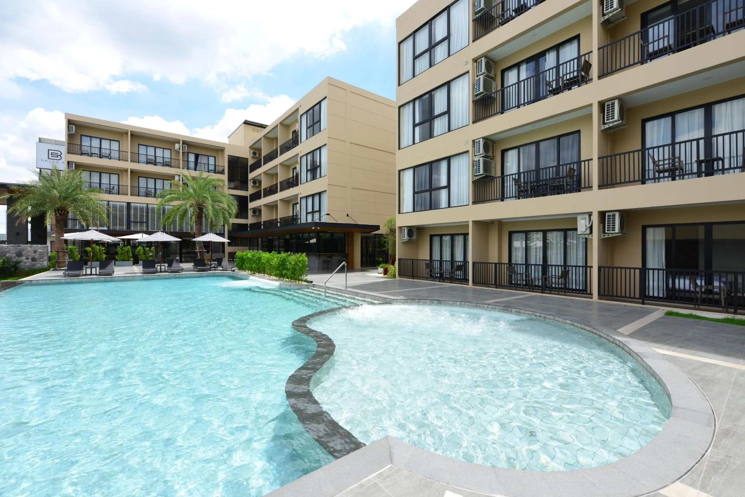 Property building in Grand BS Airport Hotel Suvarnabhumi