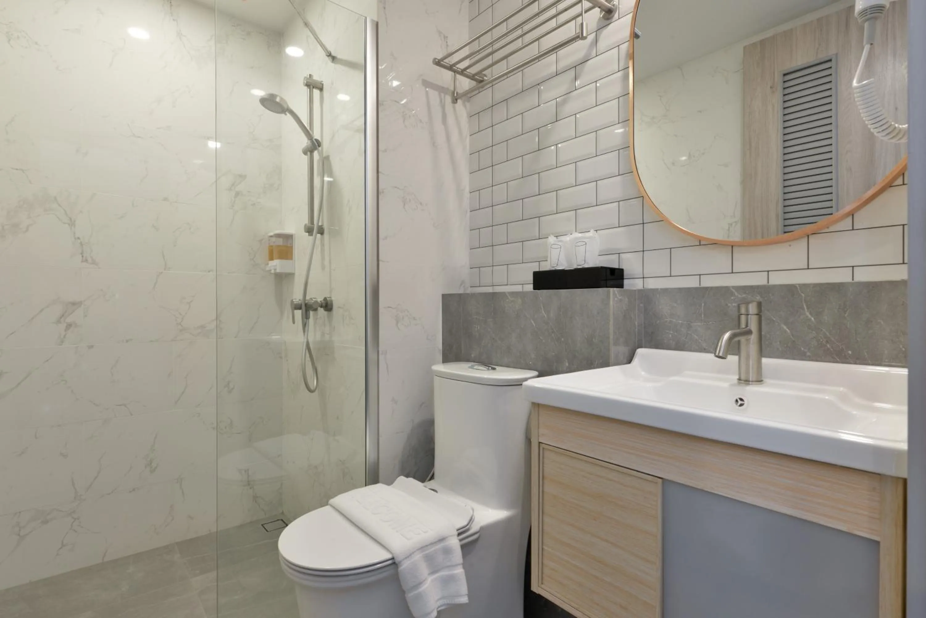 Bathroom in Grand BS Airport Hotel Suvarnabhumi