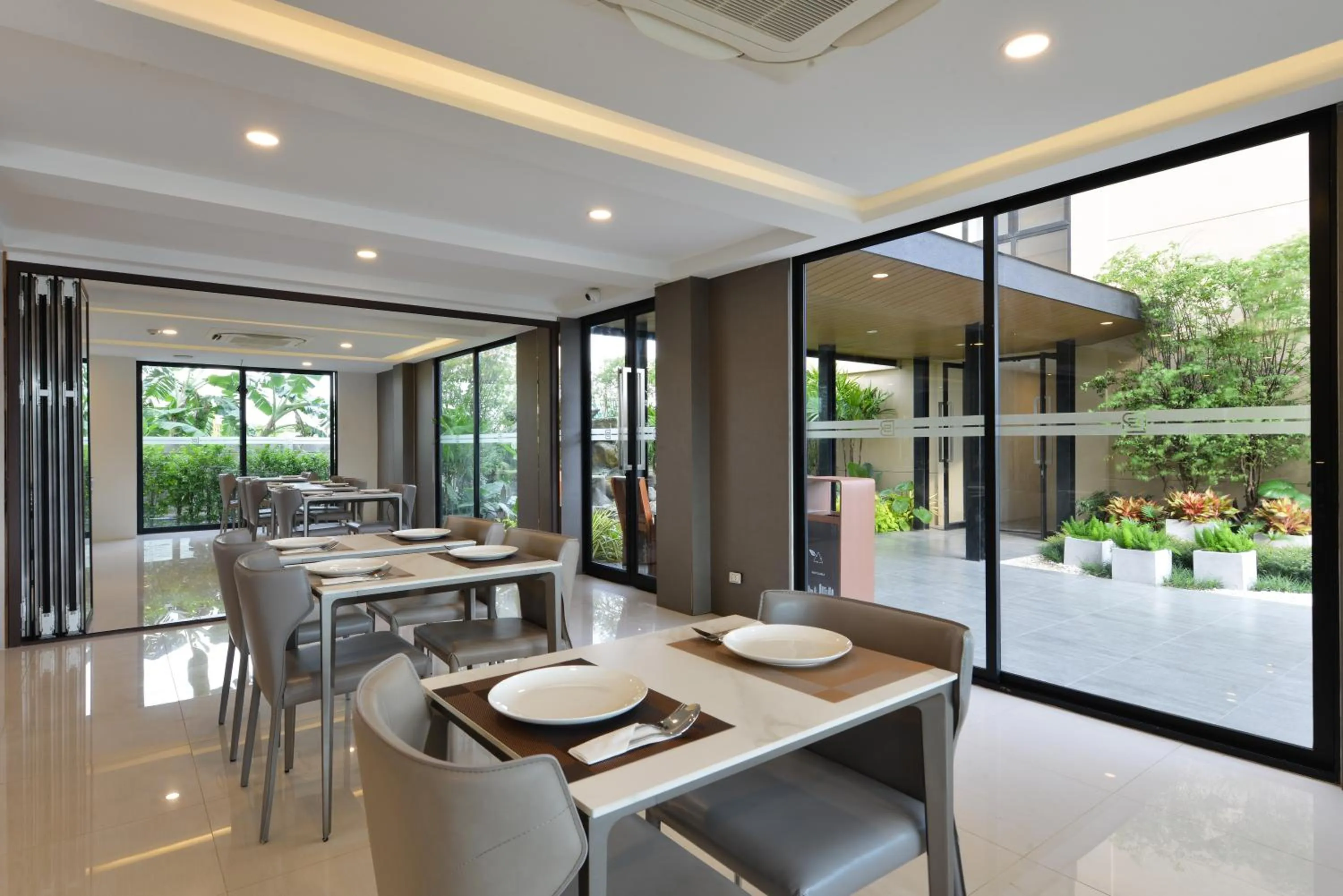 Restaurant/places to eat in Grand BS Airport Hotel Suvarnabhumi