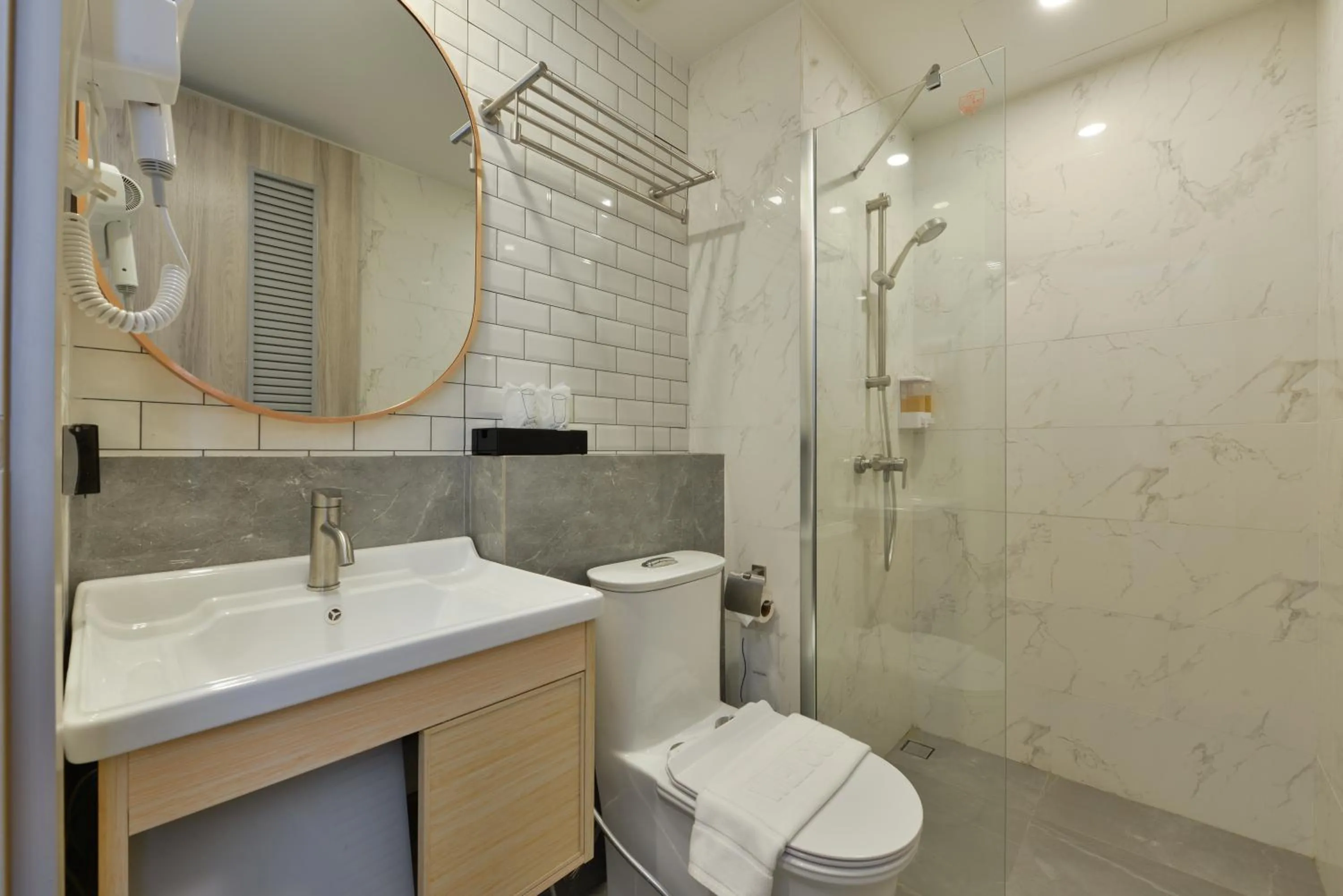 Bathroom in Grand BS Airport Hotel Suvarnabhumi