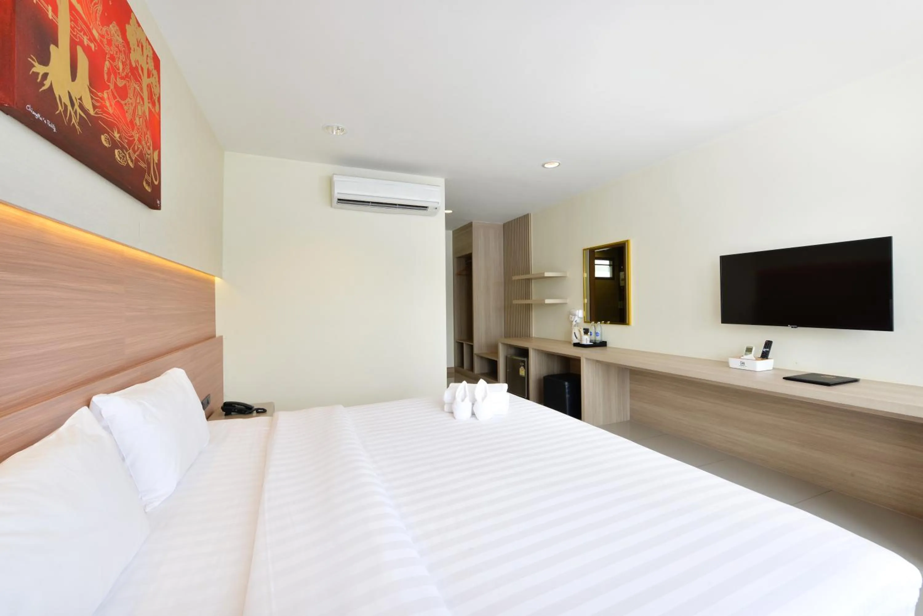 TV and multimedia, Bed in Grand BS Airport Hotel Suvarnabhumi