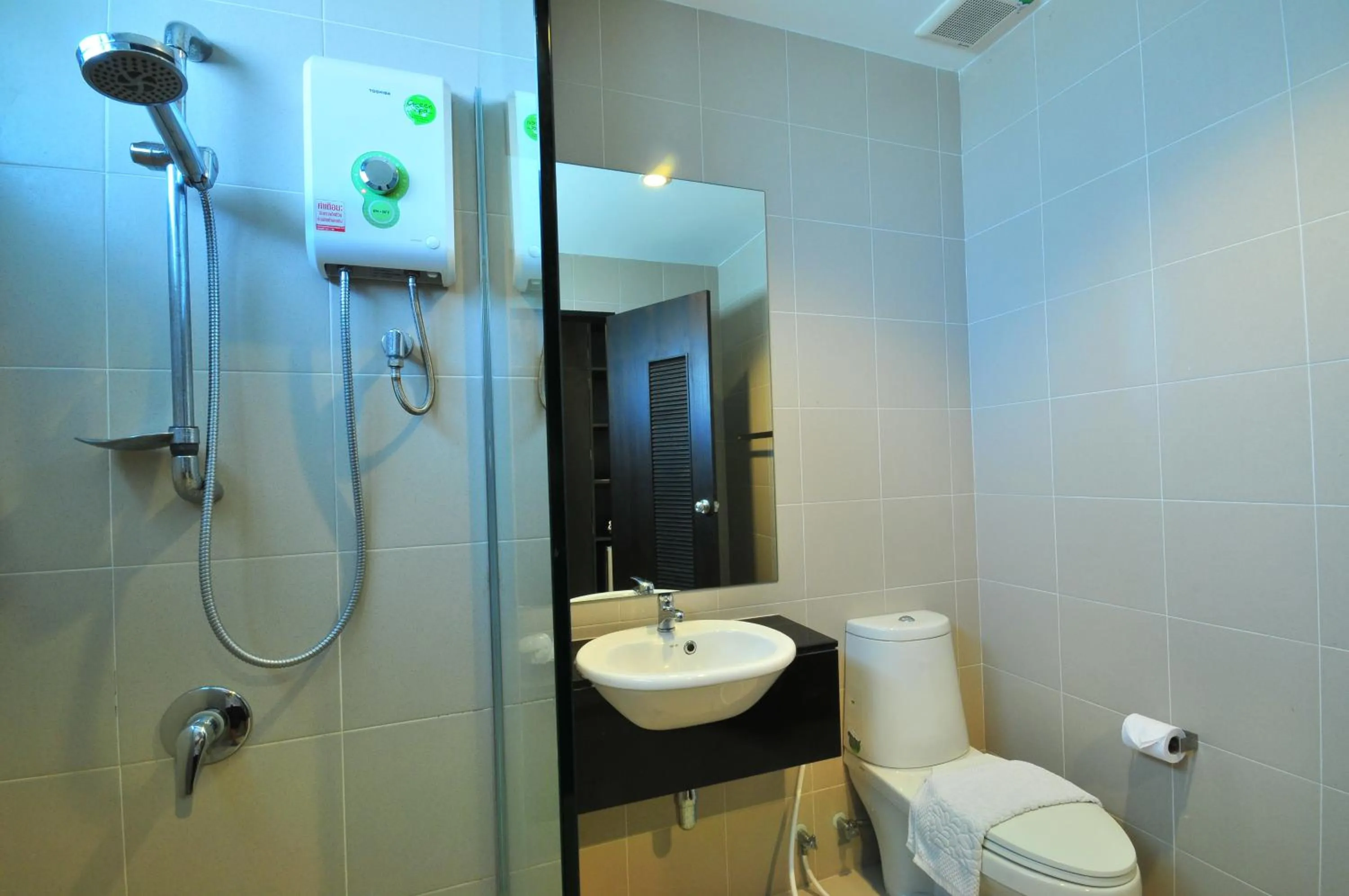 Bathroom in Grand BS Airport Hotel Suvarnabhumi
