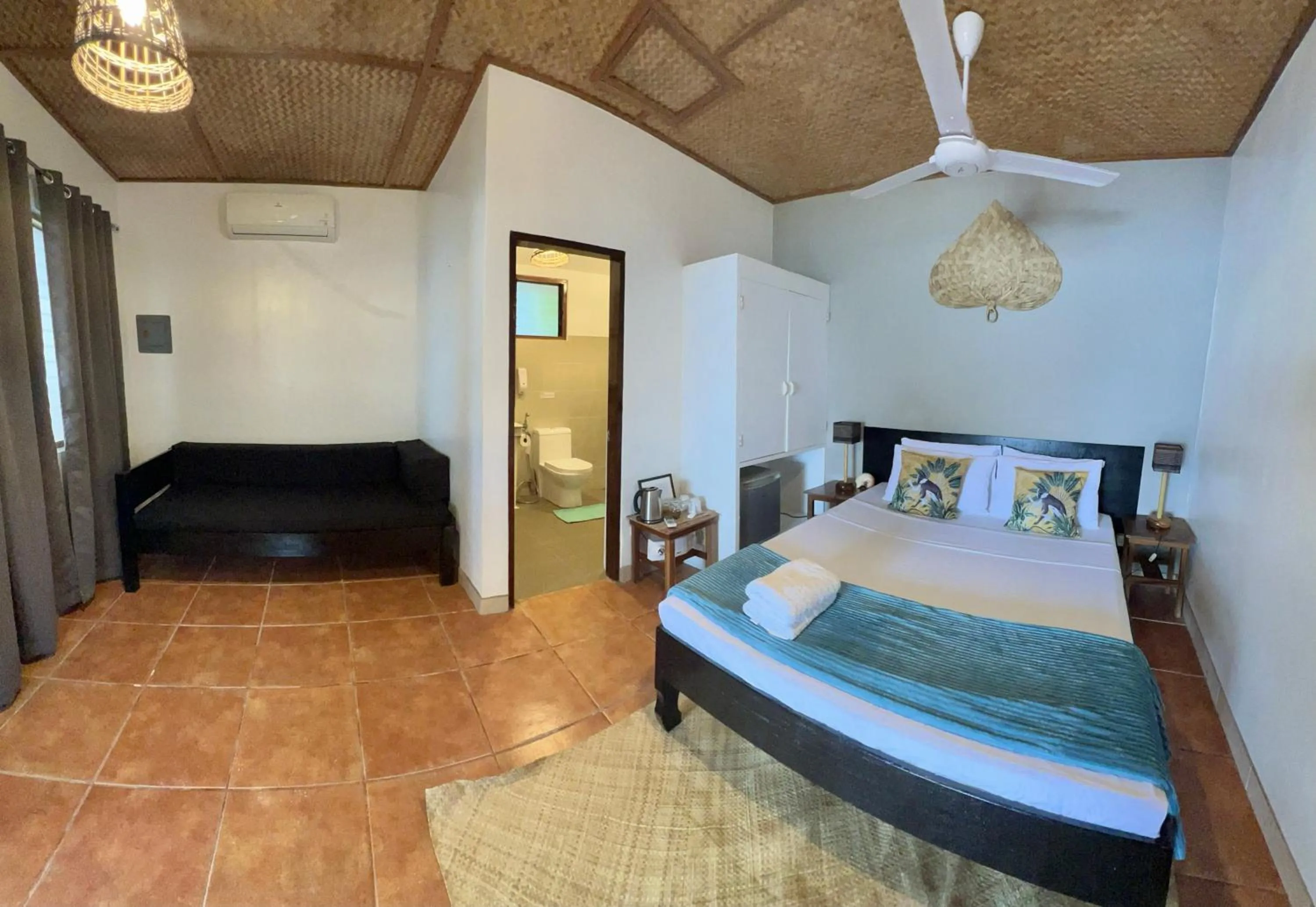 Bed in Golden Monkey Beach Hotel