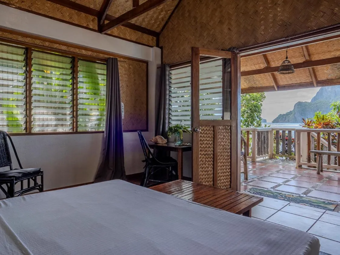 Bed in Golden Monkey Beach Hotel