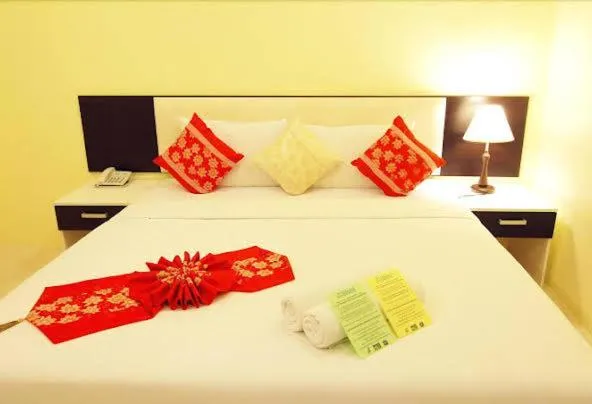 Bedroom, Bed in Laemdin Hotel