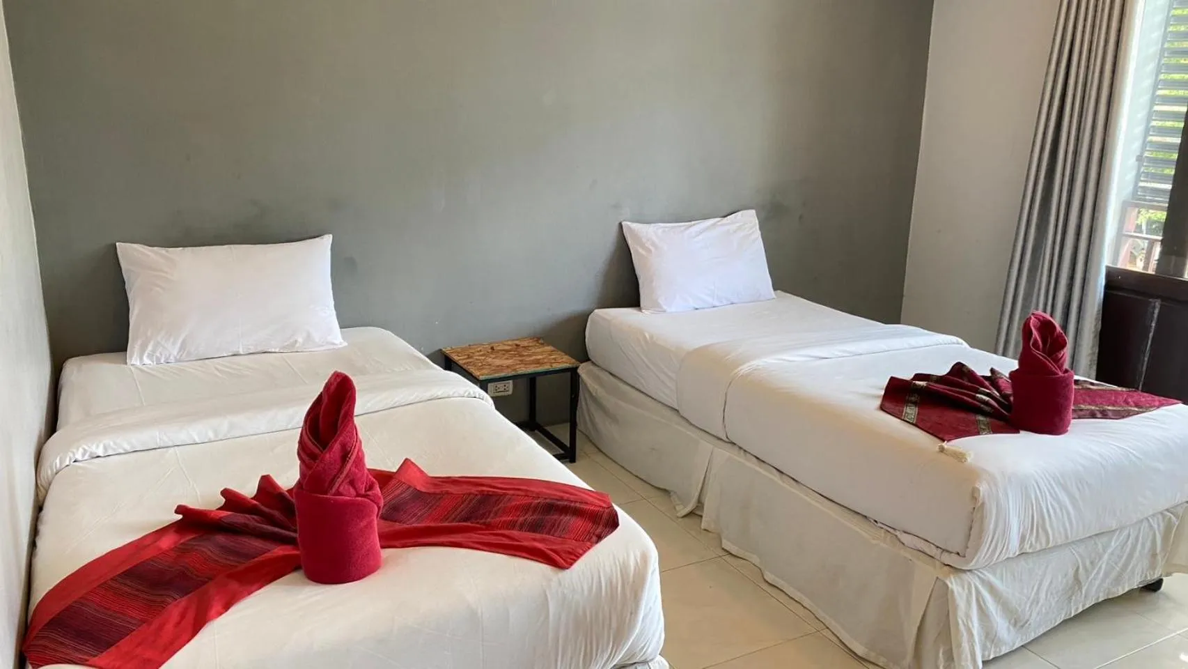 Bedroom, Bed in Laemdin Hotel