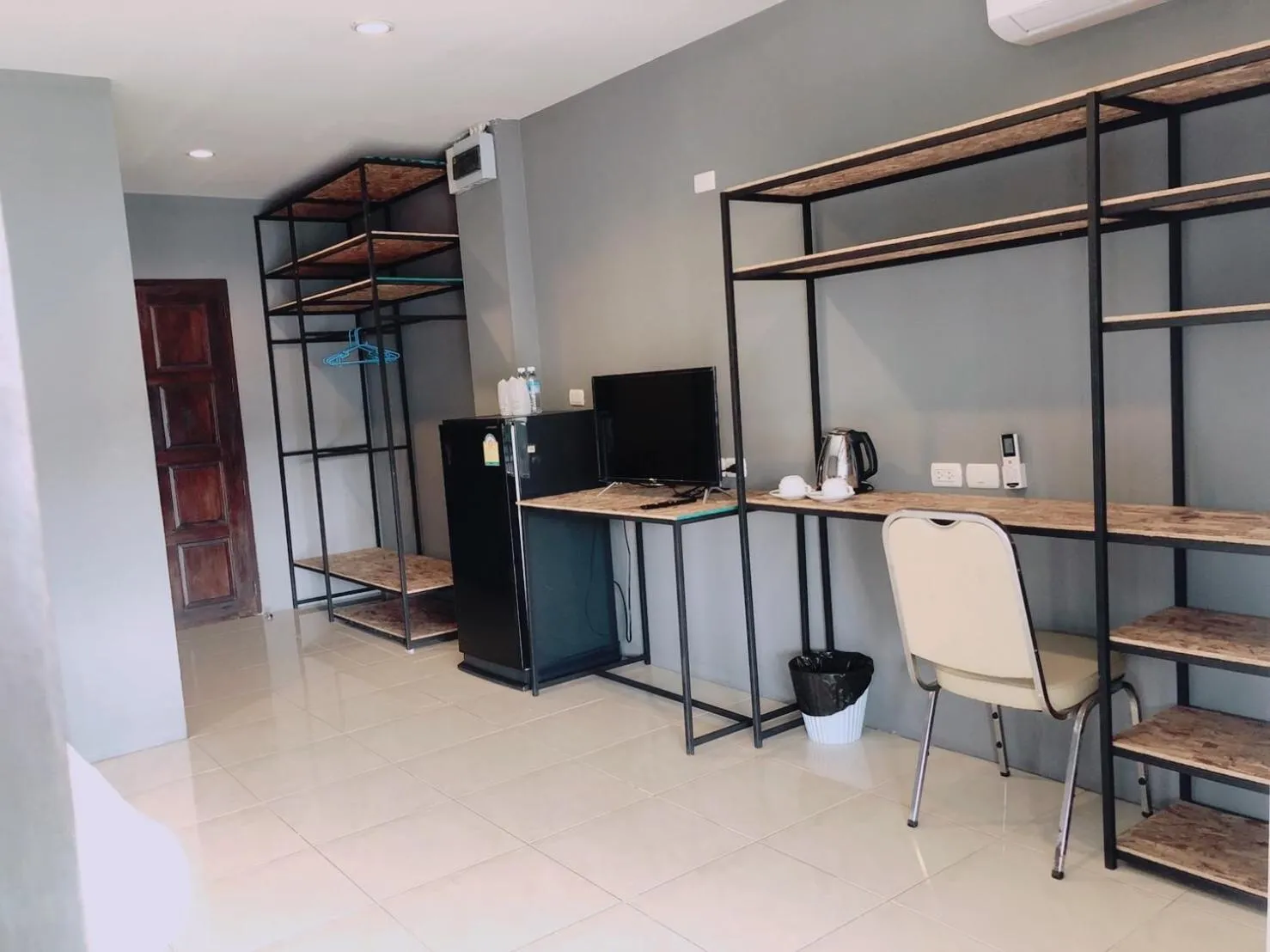 View (from property/room), TV/Entertainment Center in Laemdin Hotel