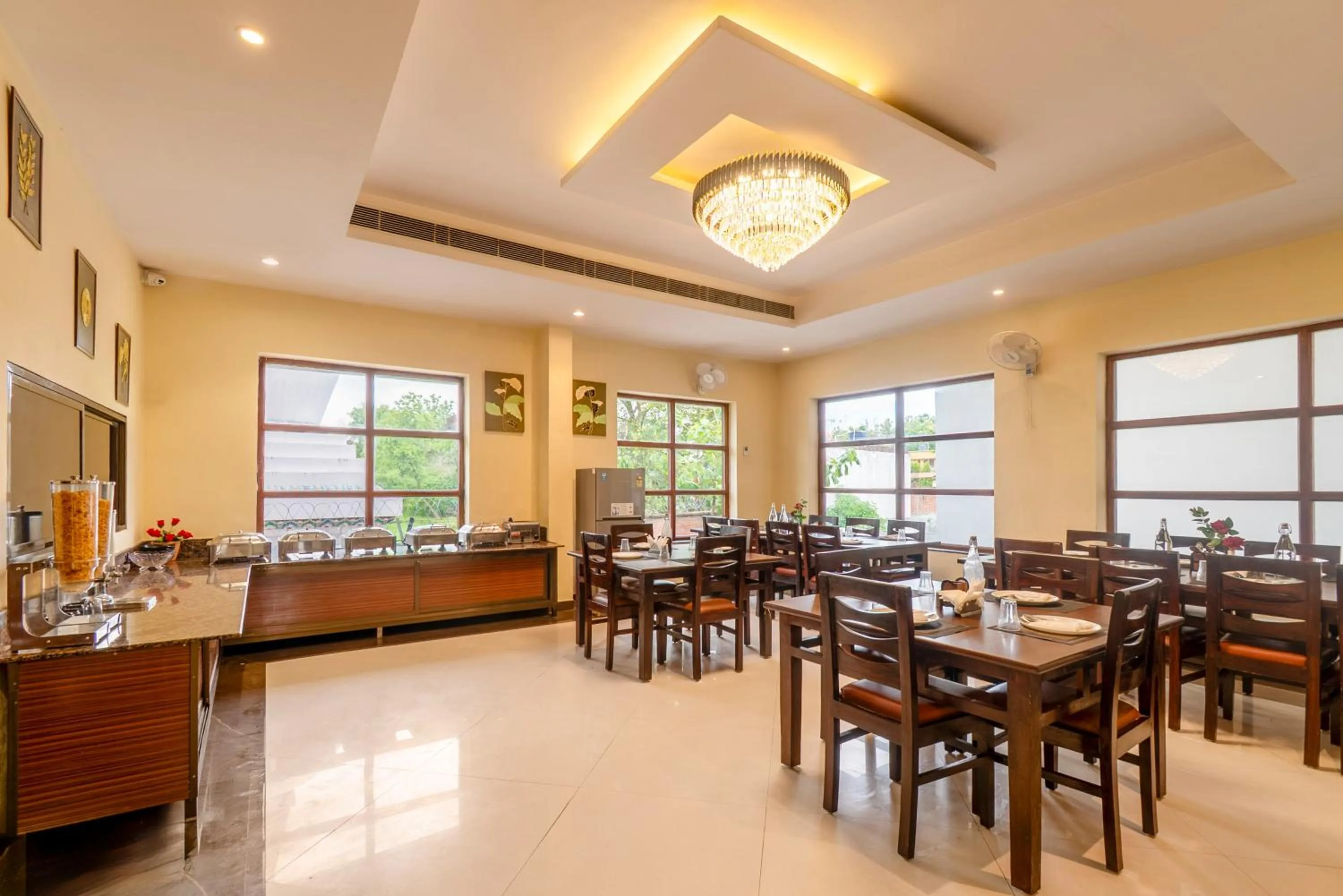 Dining area in Treebo Little Budhha