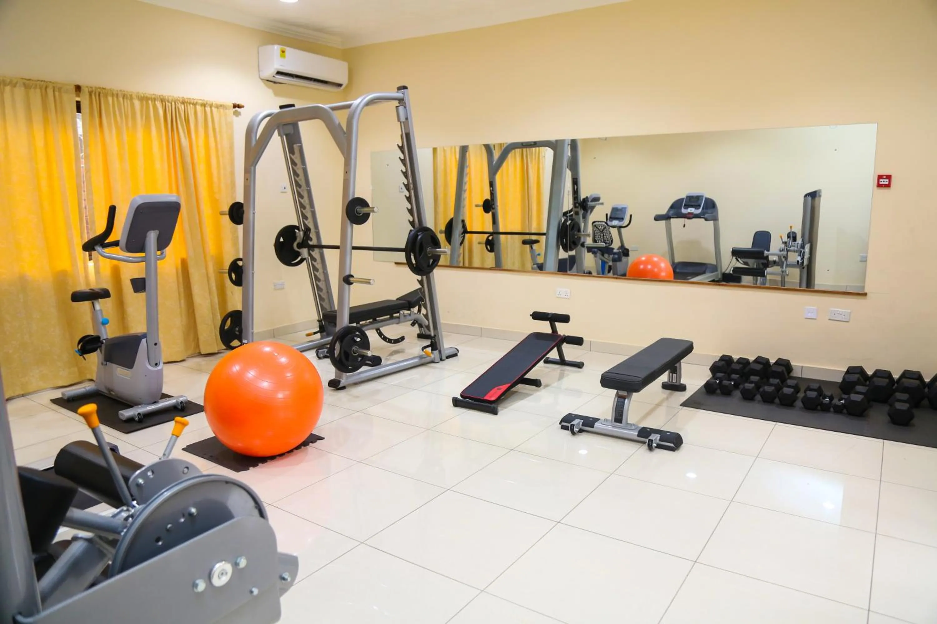 Fitness centre/facilities in Coconut Grove Regency Hotel