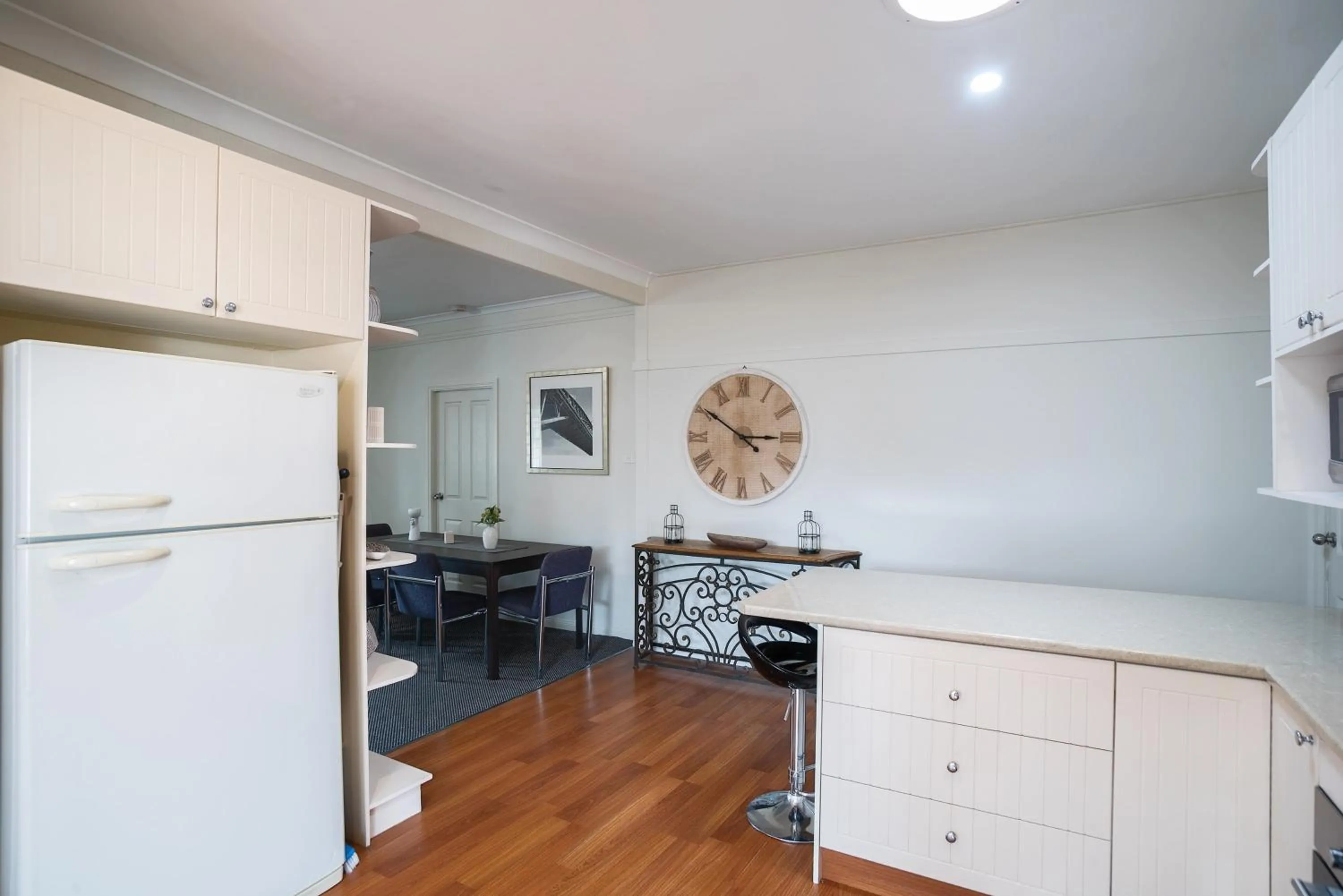 Kitchen or kitchenette in Canberra Ave Villas