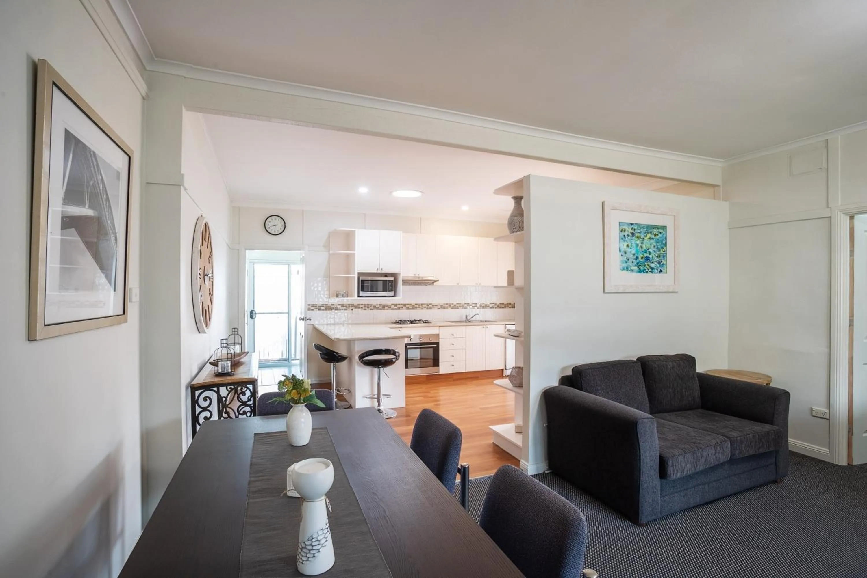Dining area in Canberra Ave Villas