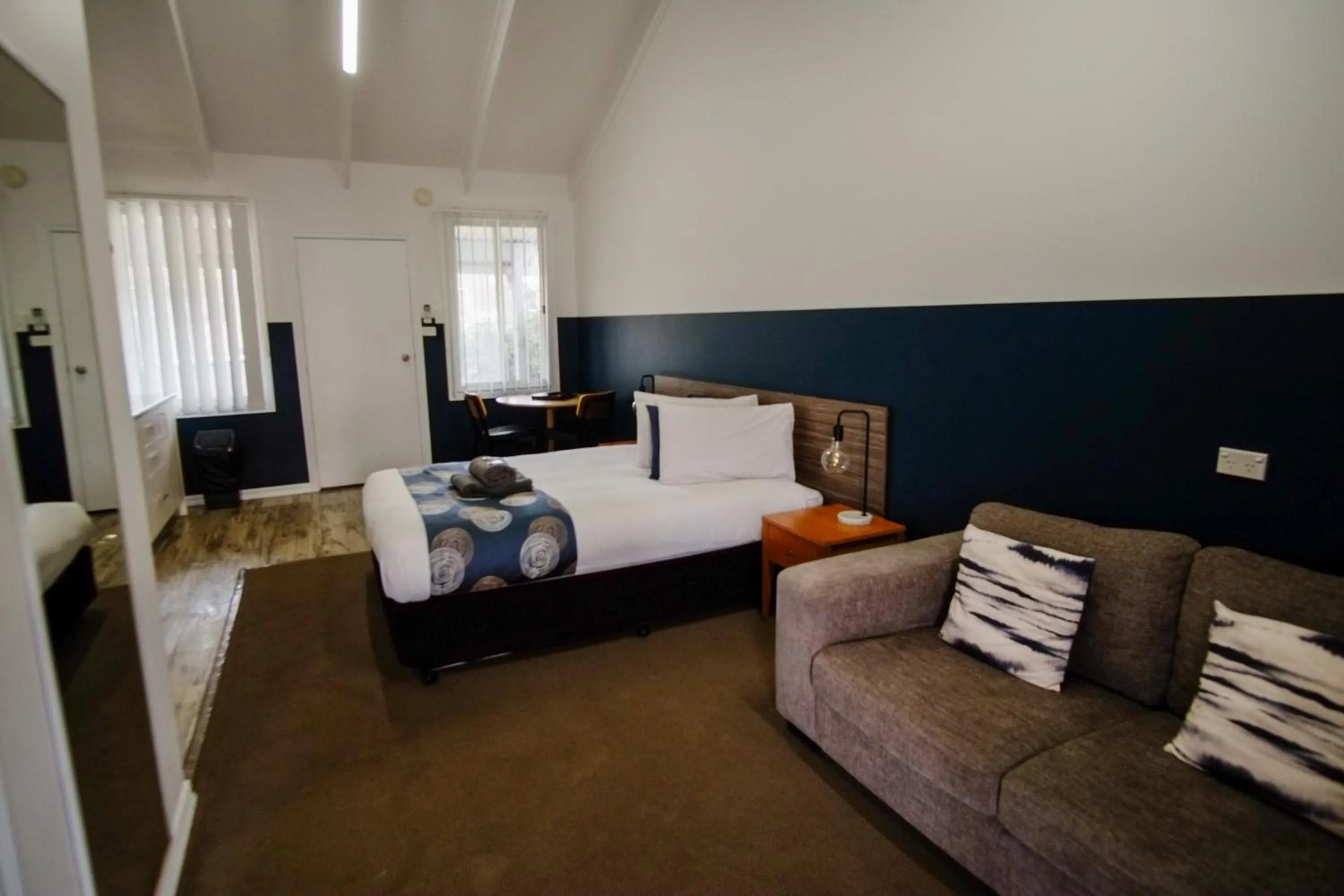 Bed in Canberra Ave Villas