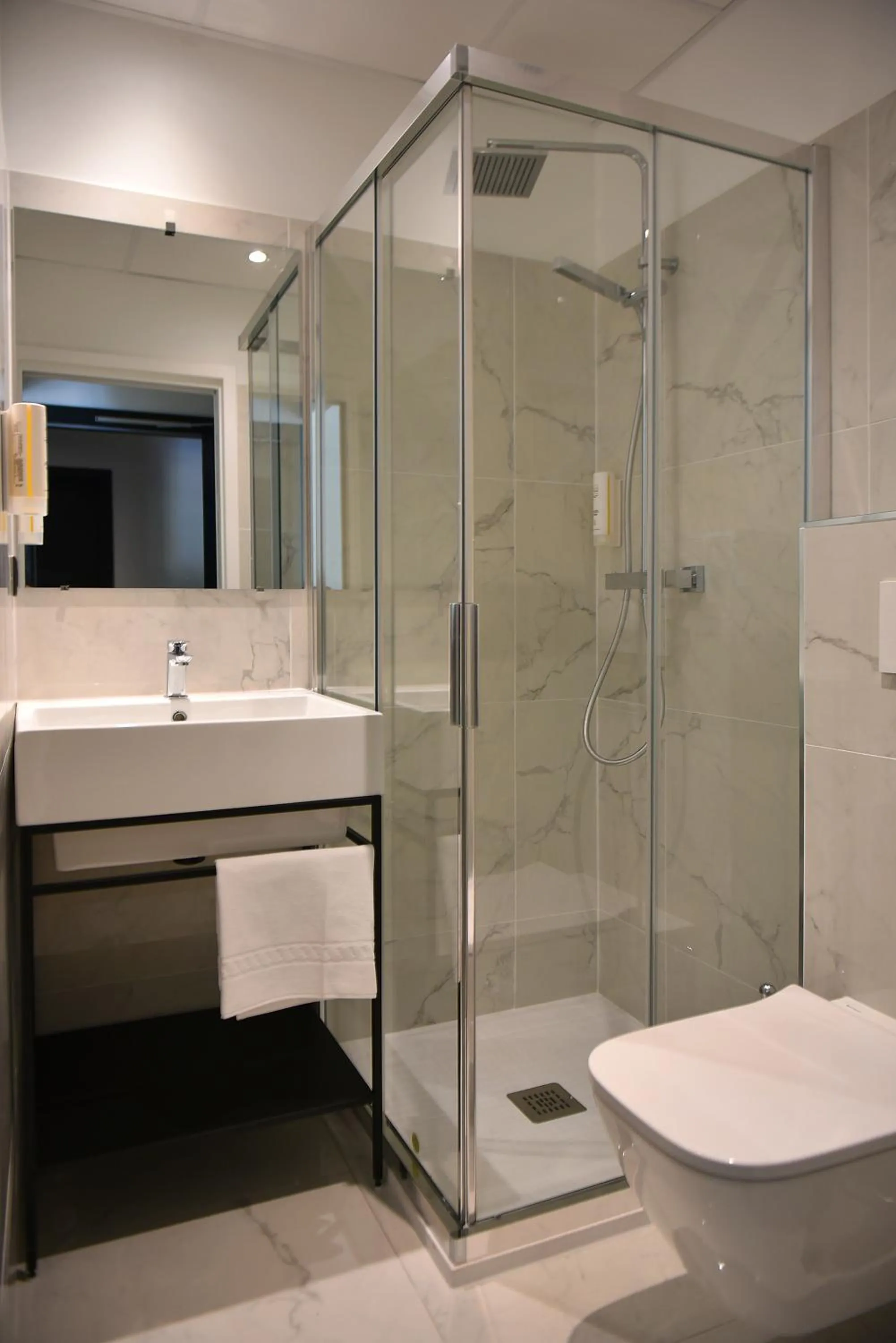 Bathroom in Hôtel Continental