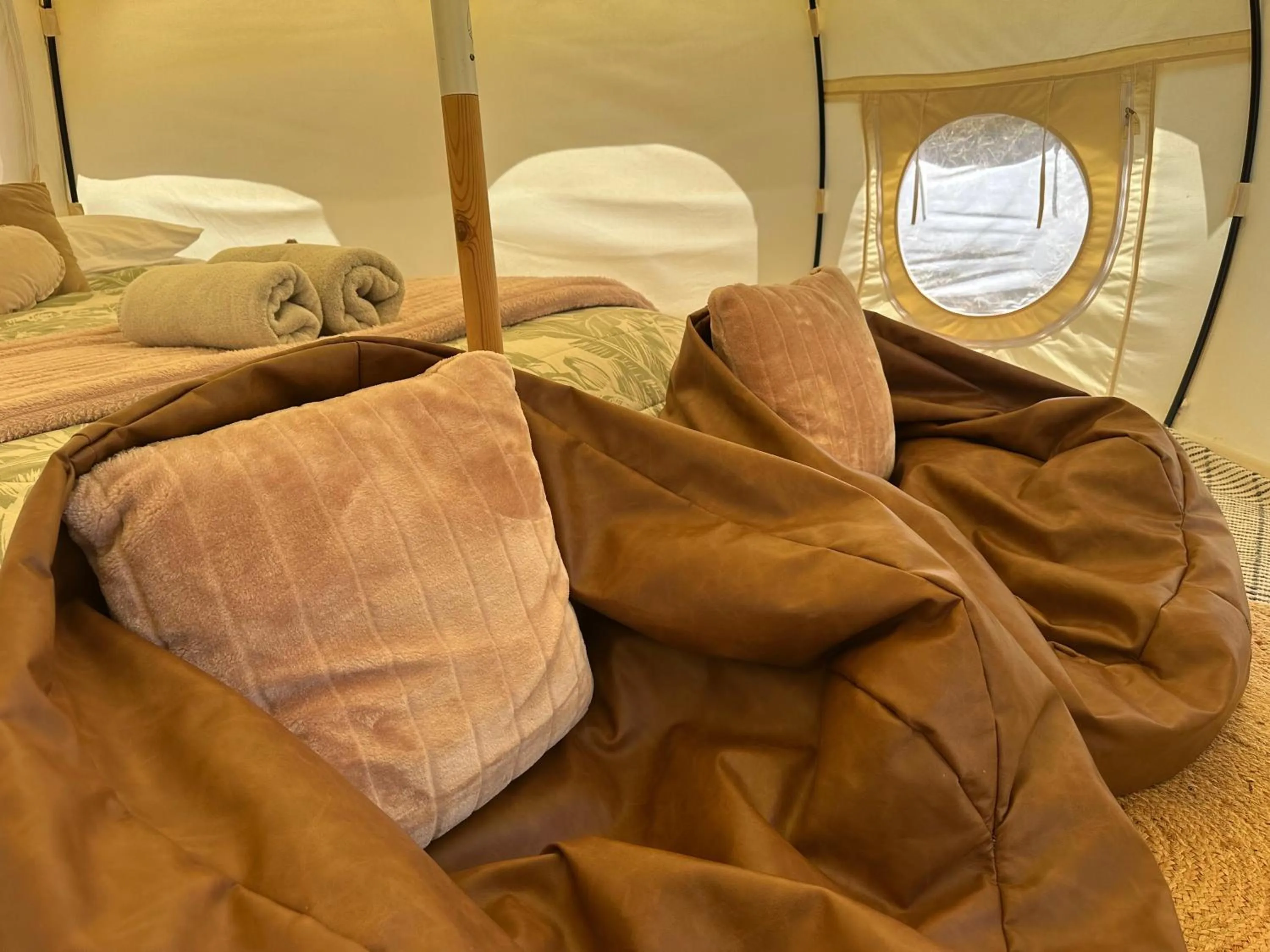 Seating area, Bed in Seacroft Estate