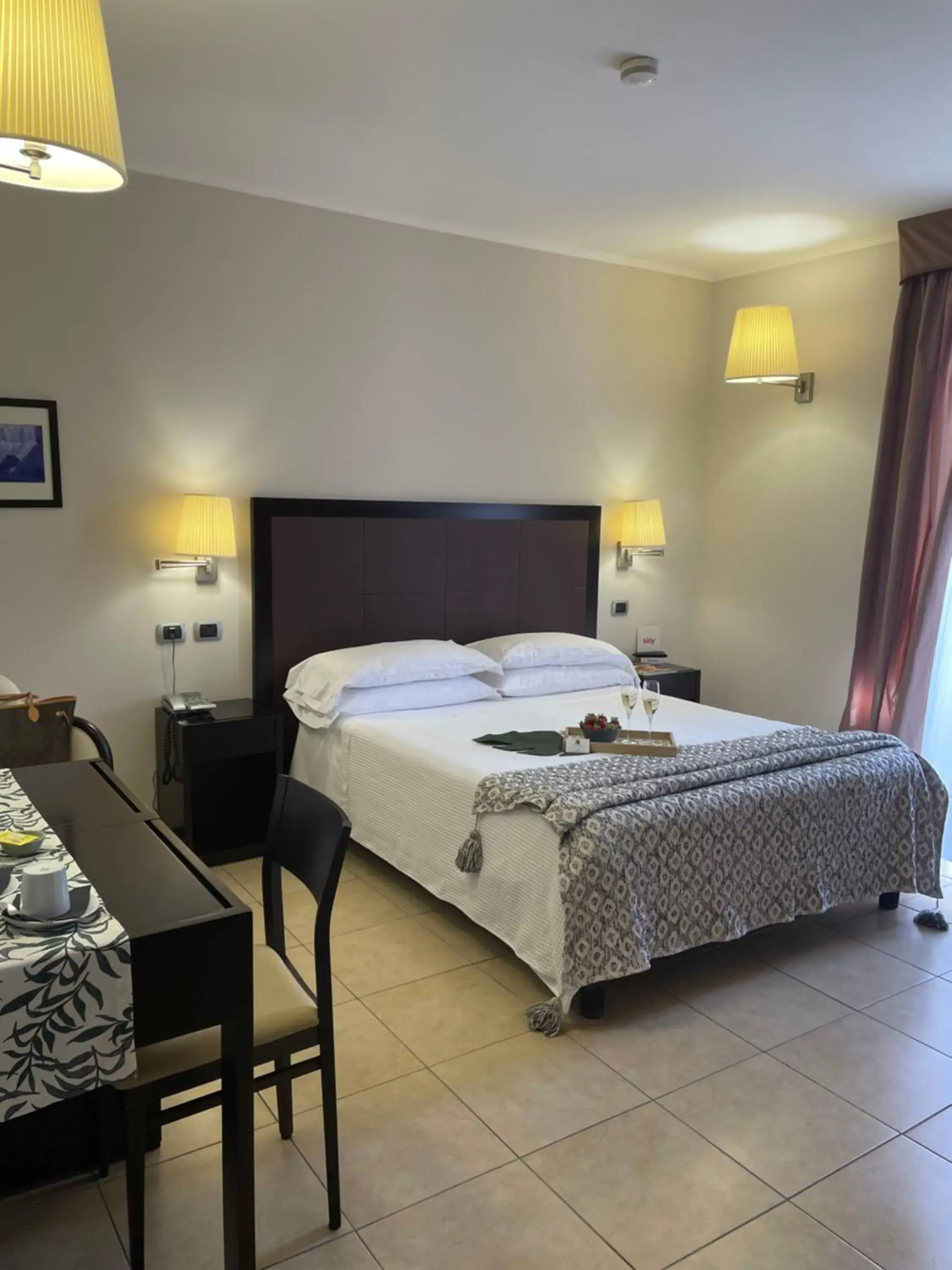 Deluxe Double Room with Side Sea View in Cassisi Hotel Deluxe Double Room with Side Sea View in Cassisi Hotel