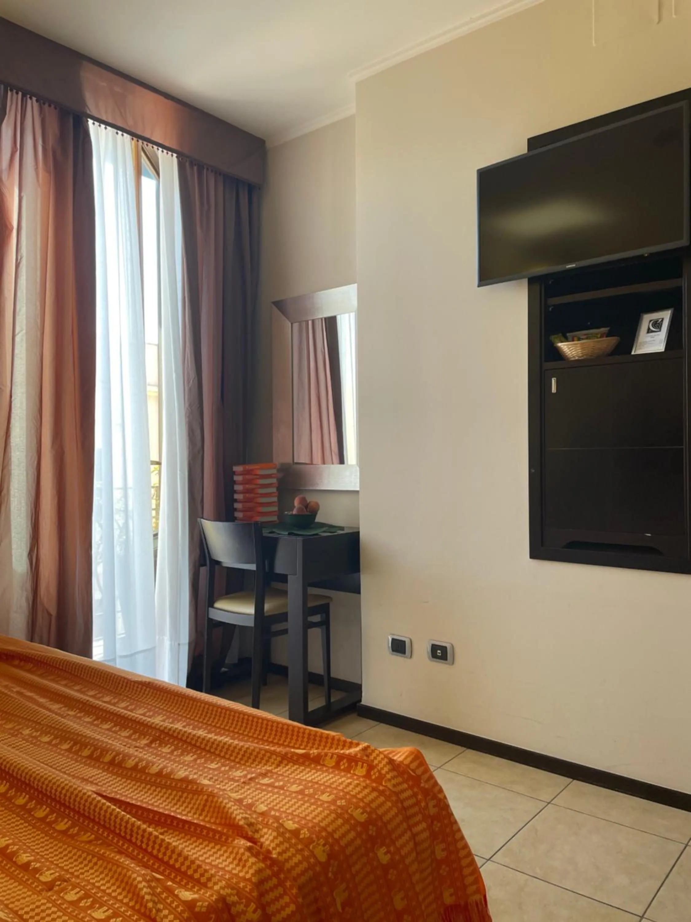 TV and multimedia, Bed in Cassisi Hotel