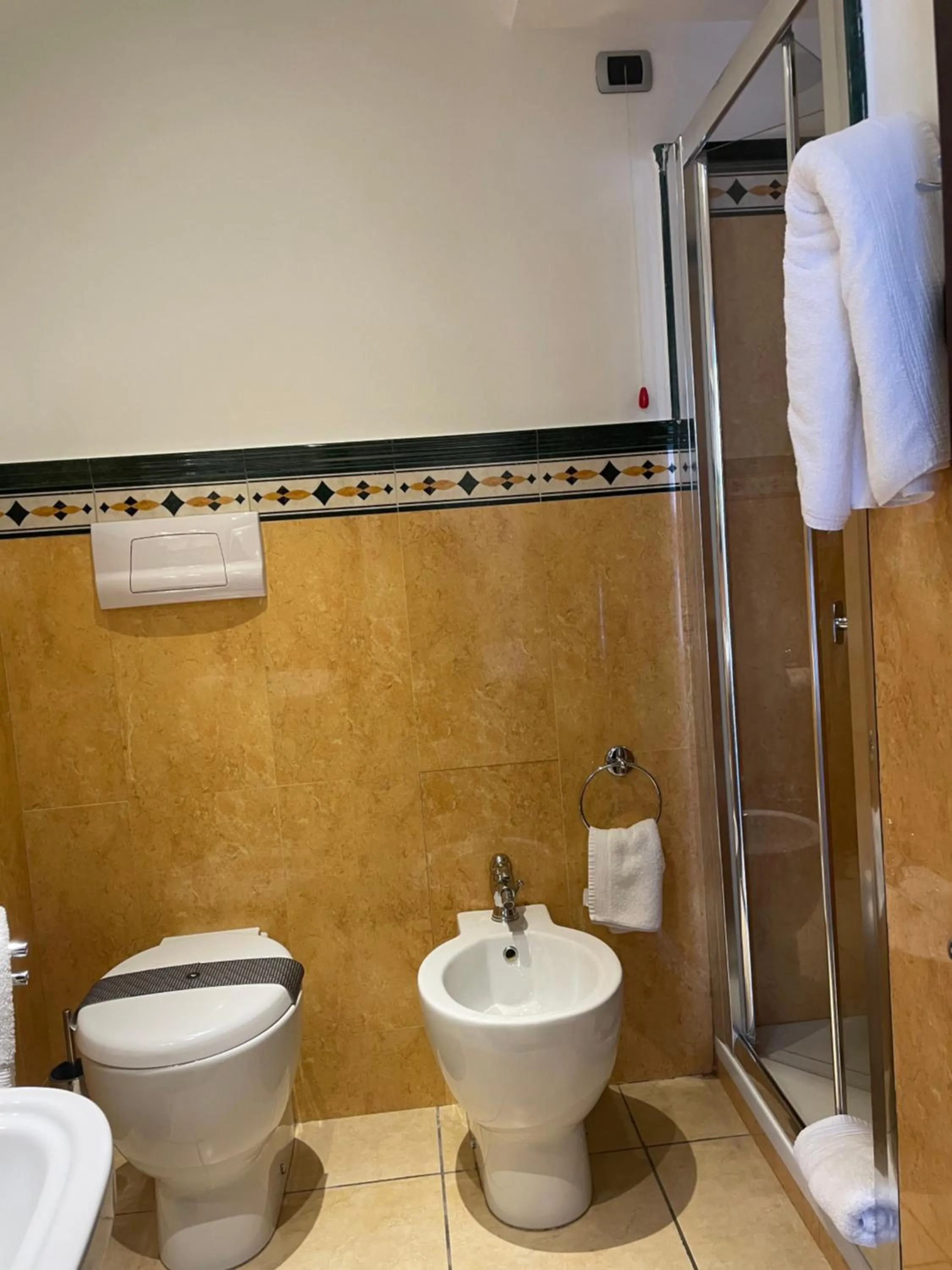 Shower in Cassisi Hotel