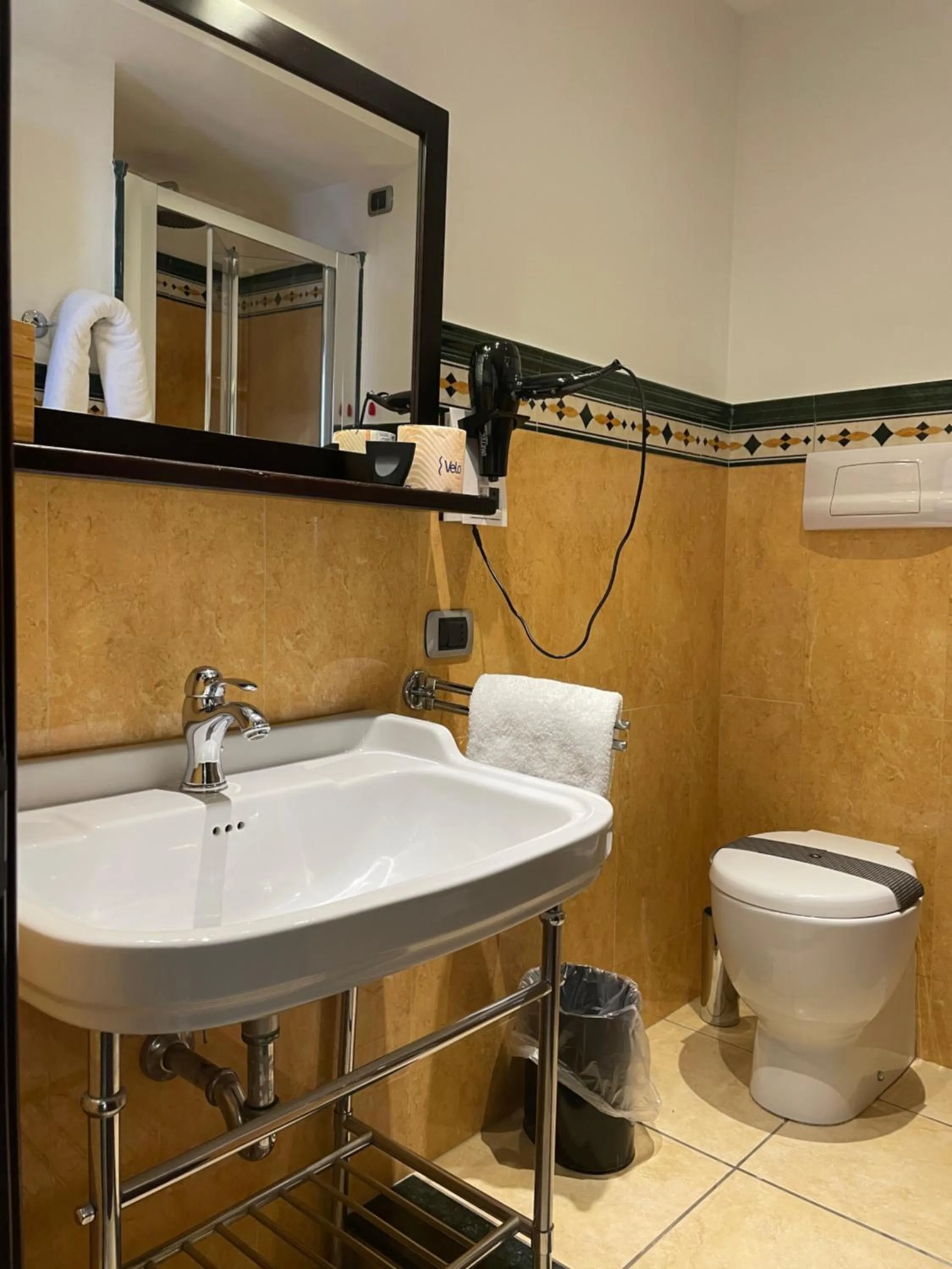 Toilet in Cassisi Hotel