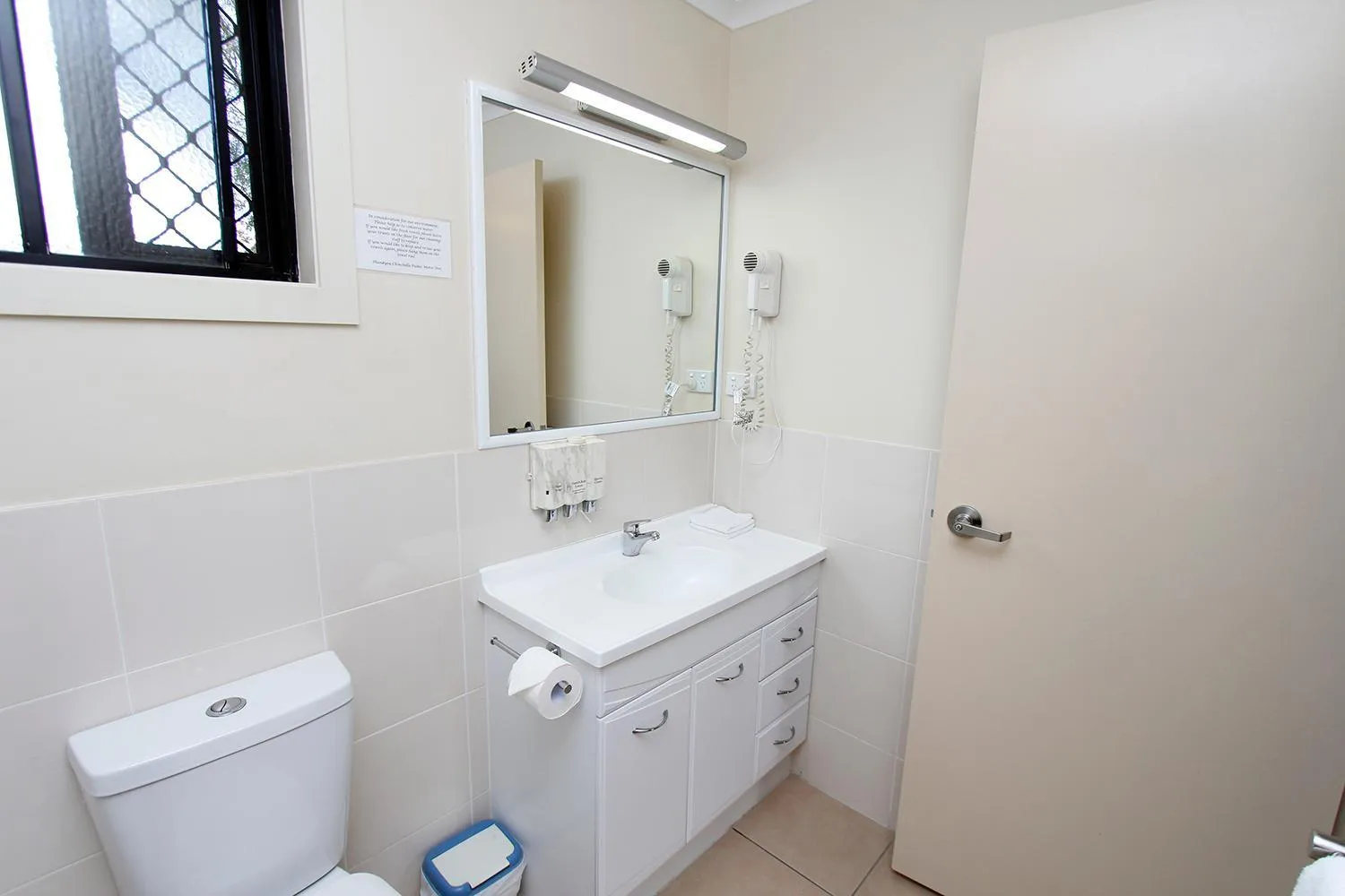 Bathroom in The Palms Motel