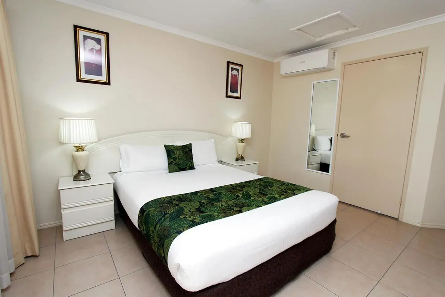 Queen Studio - Disability Access in The Palms Motel Queen Studio - Disability Access in The Palms Motel