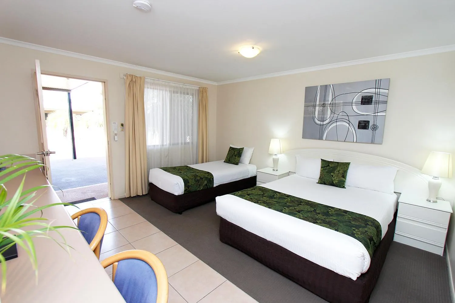 Bedroom, Bed in The Palms Motel