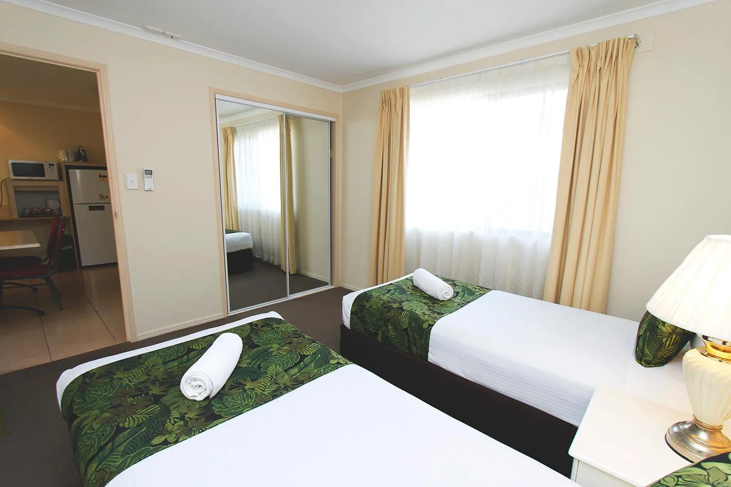 Bedroom, Bed in The Palms Motel