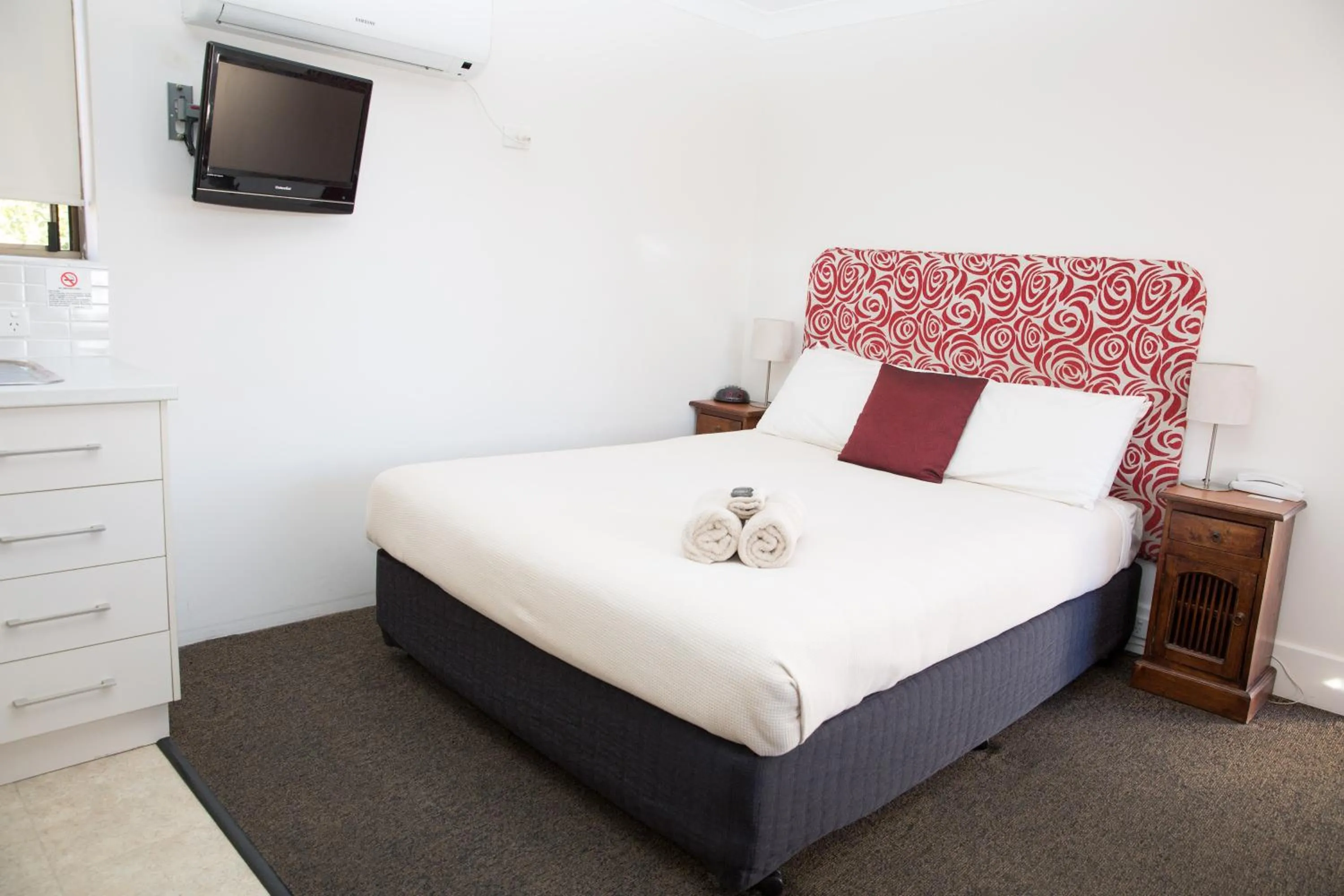 TV and multimedia, Bed in Centralpoint Motel