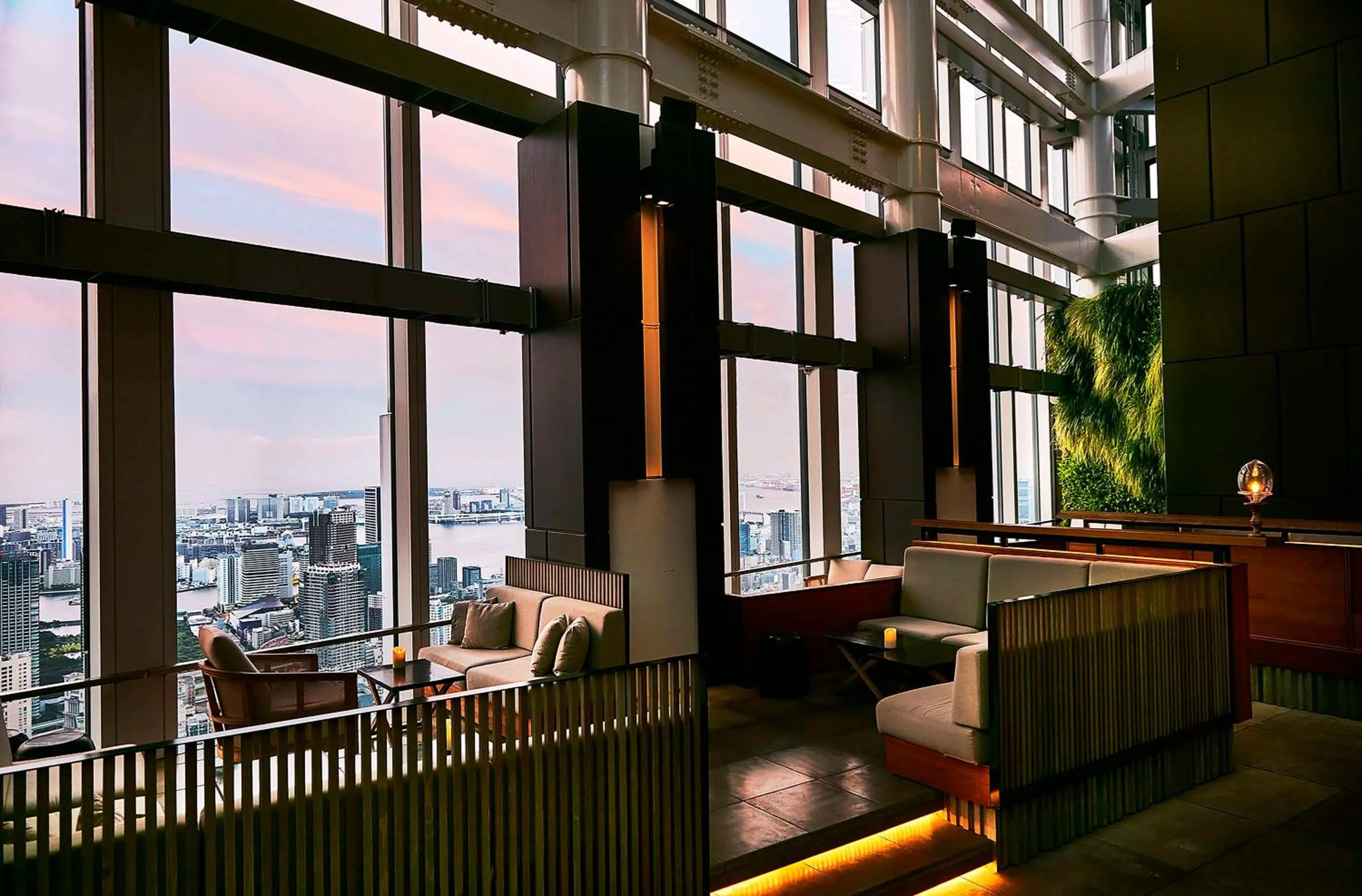 Lounge or bar in Andaz Tokyo - A Concept by Hyatt