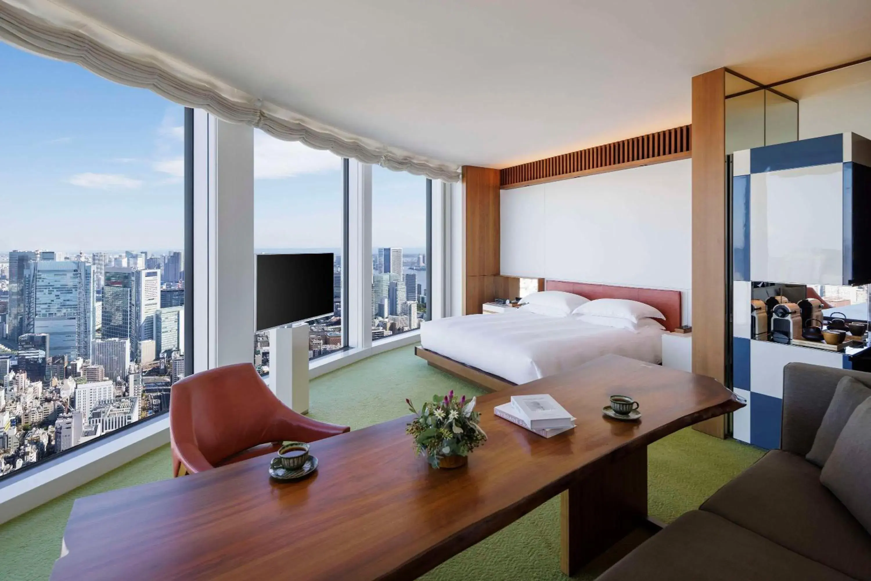 Deluxe King Room in Andaz Tokyo - A Concept by Hyatt Deluxe King Room in Andaz Tokyo - A Concept by Hyatt