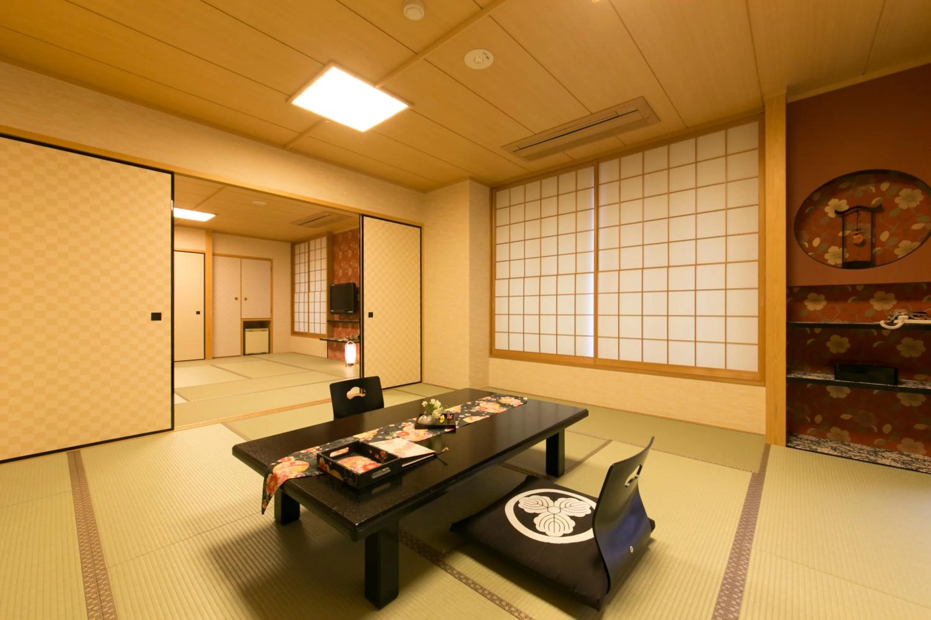 Dining area in Matsui-Bekkan Hanakanzashi