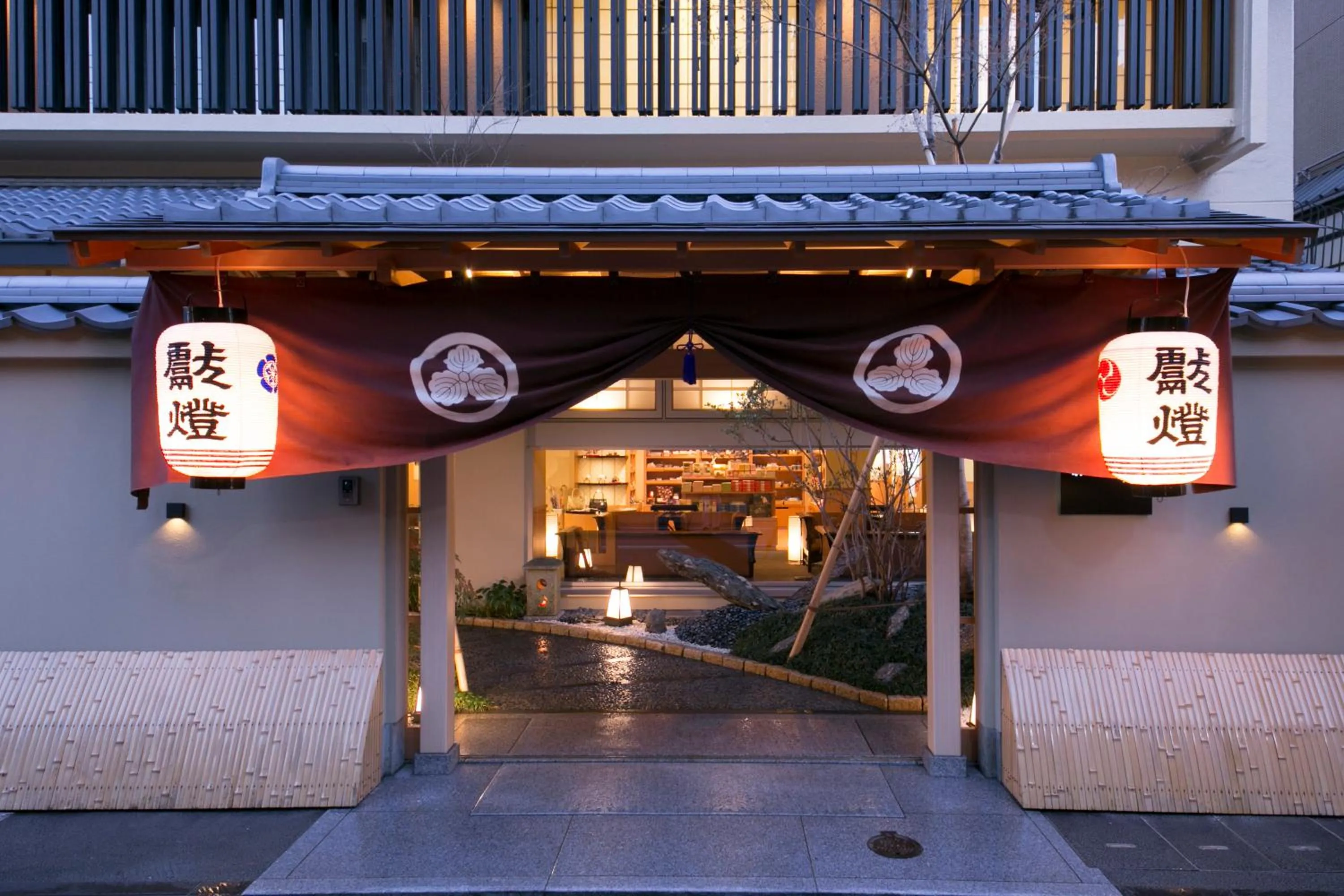 Facade/entrance in Matsui Honkan