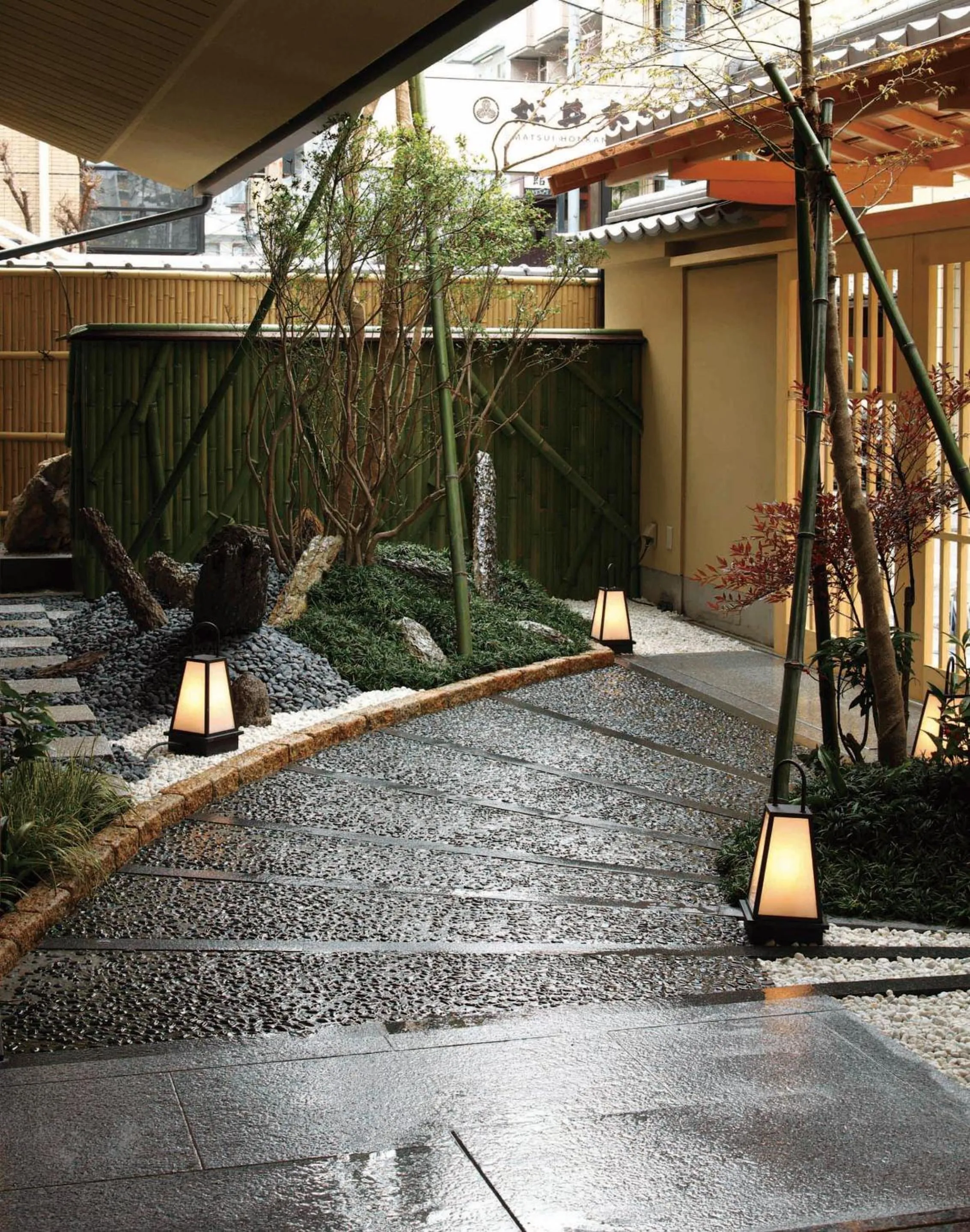 Facade/entrance in Matsui Honkan