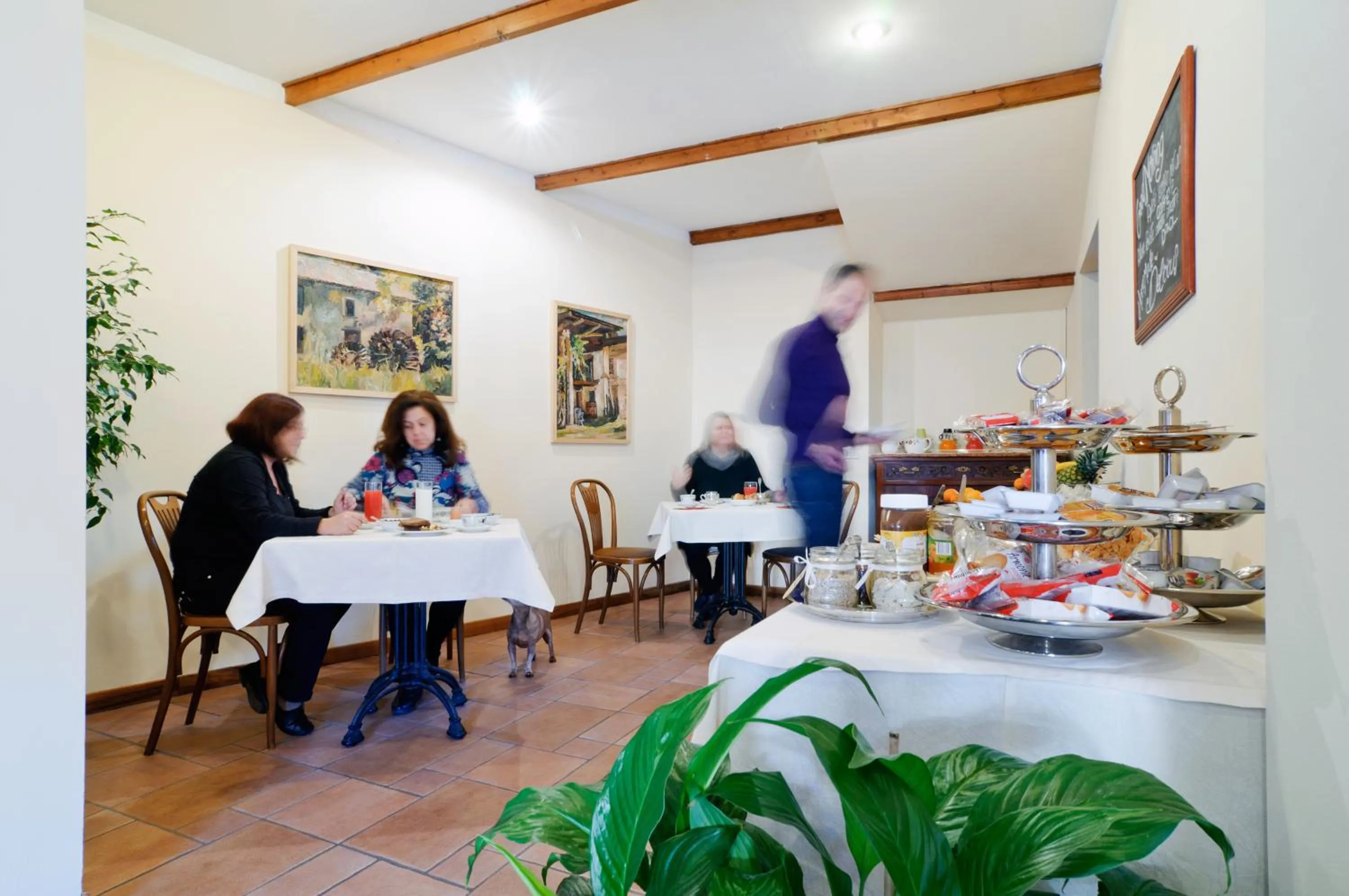Restaurant/places to eat in Antico Albergo Madonna