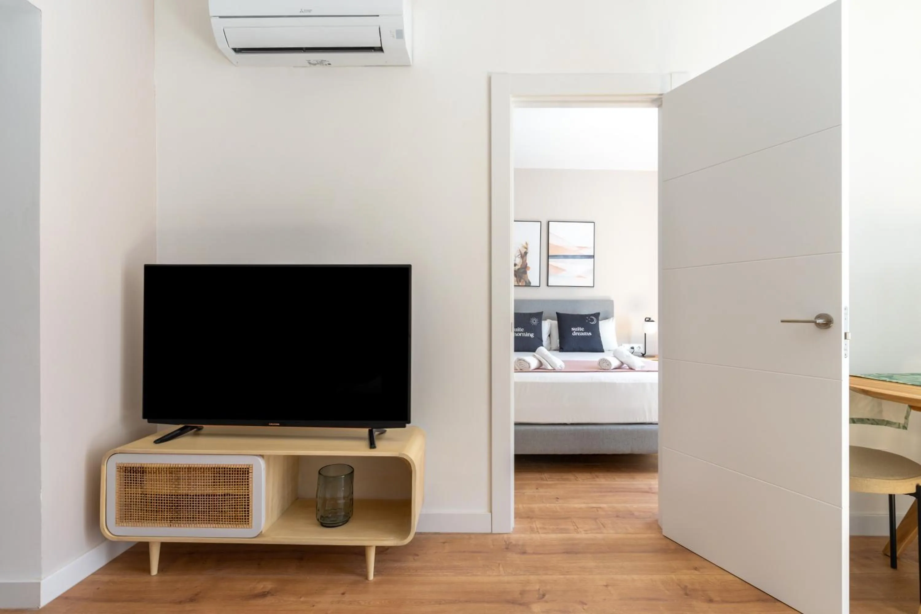 TV and multimedia, Bed in Limehome Madrid Calle de Fomento - estancia temporal