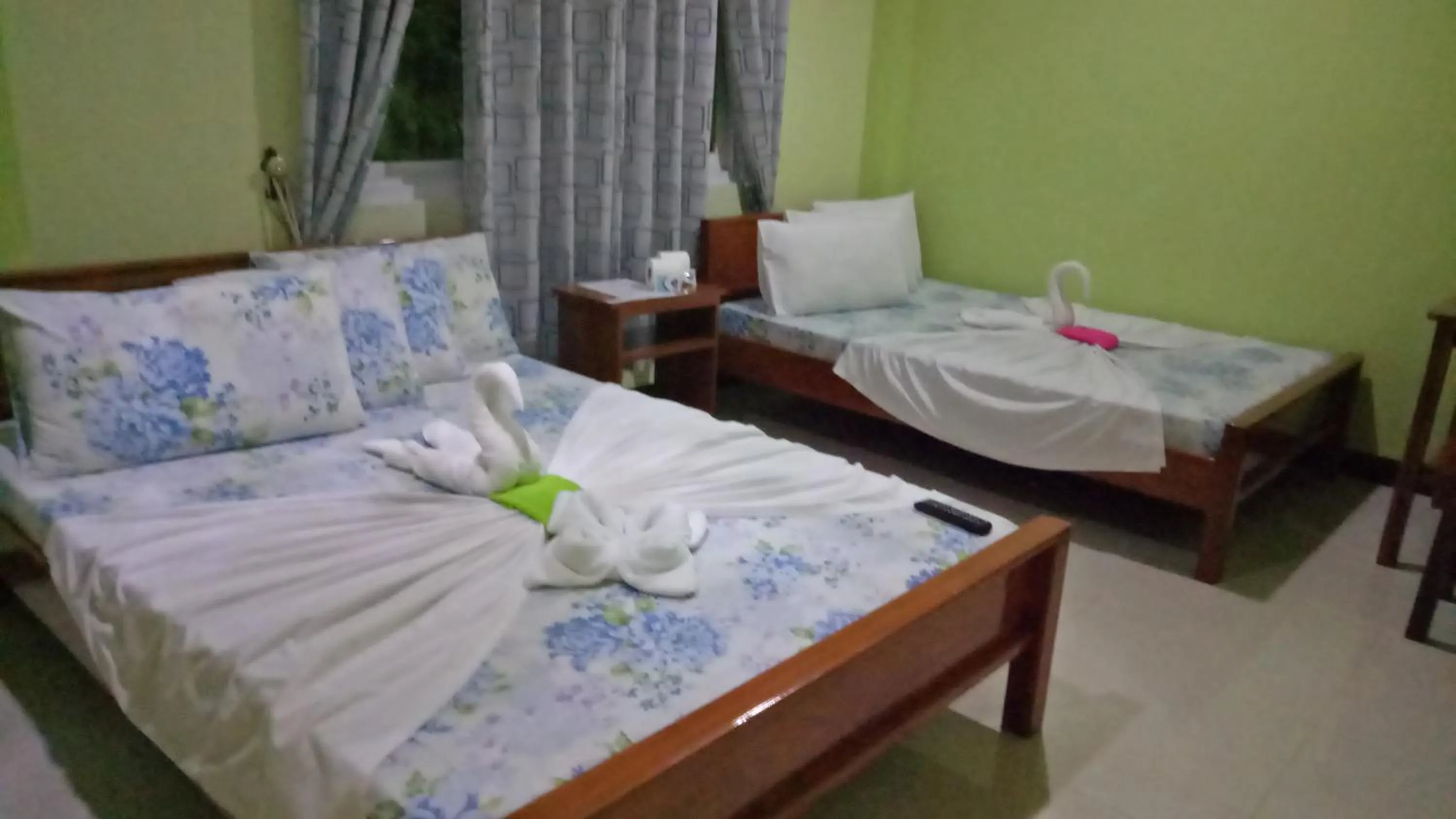 Photo of the whole room, Bed in Buena's Haven Travelodge