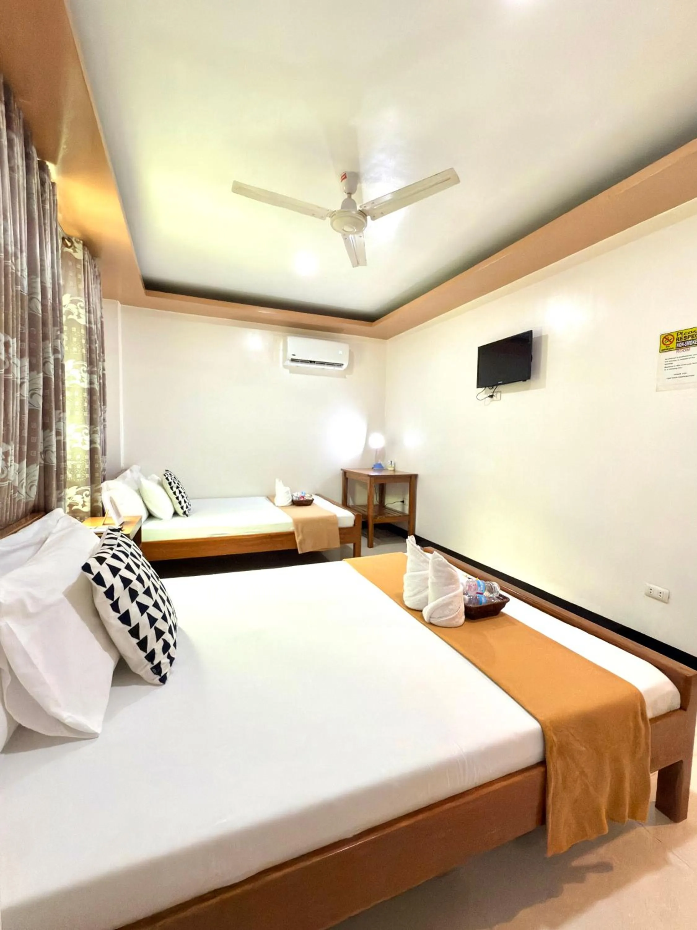 Bed in Buena's Haven Travelodge