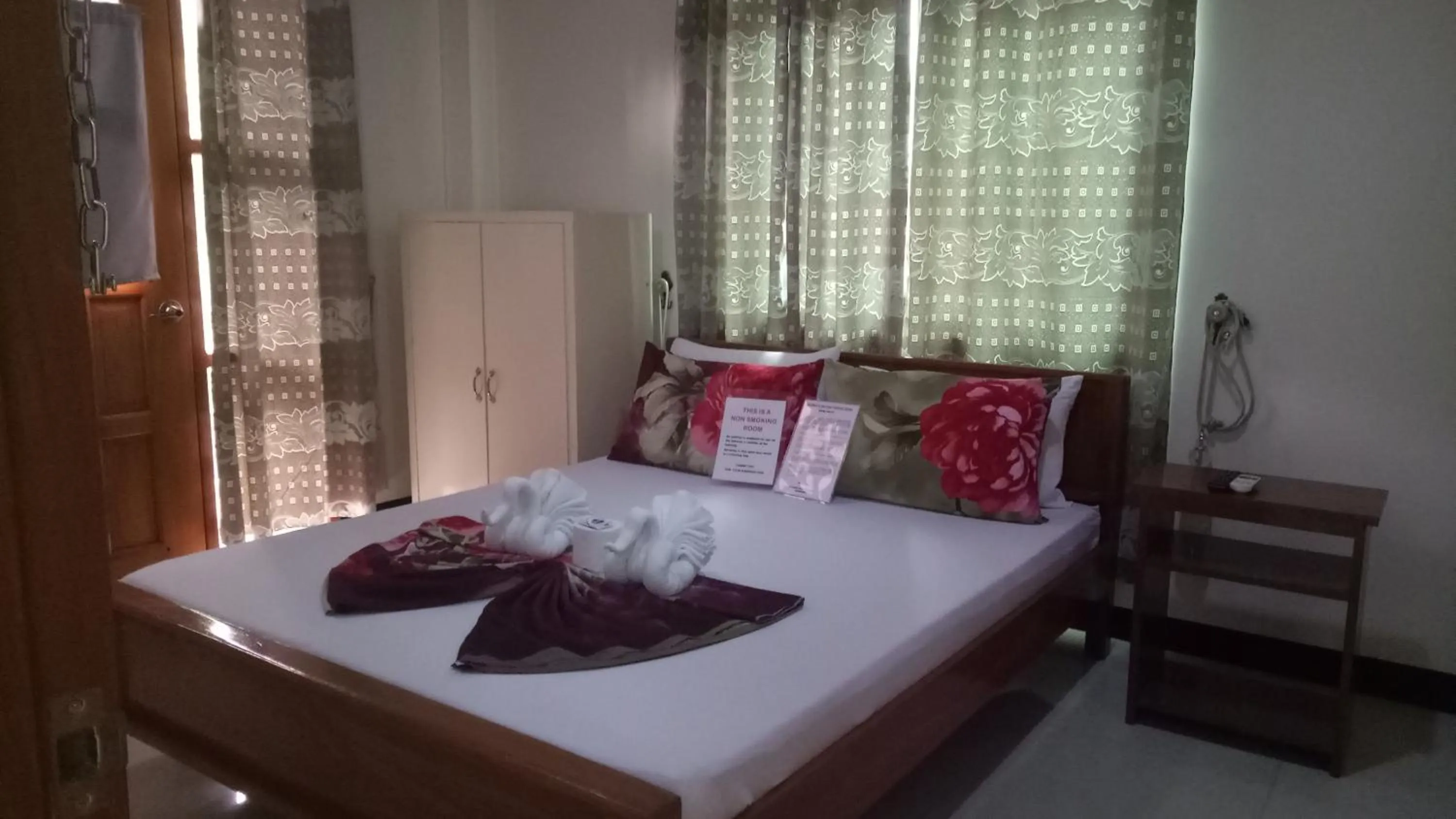 Photo of the whole room, Bed in Buena's Haven Travelodge