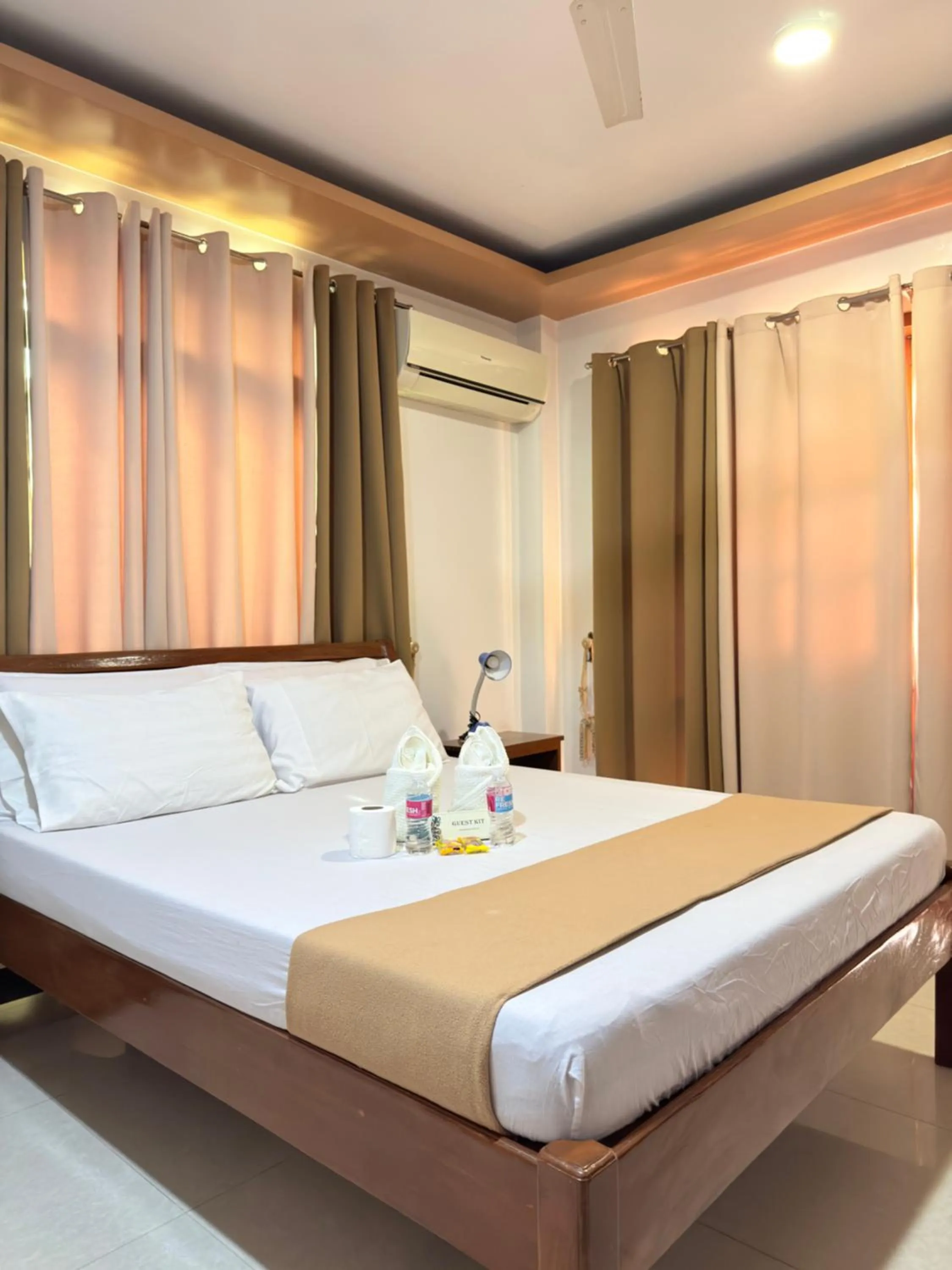 Bed in Buena's Haven Travelodge