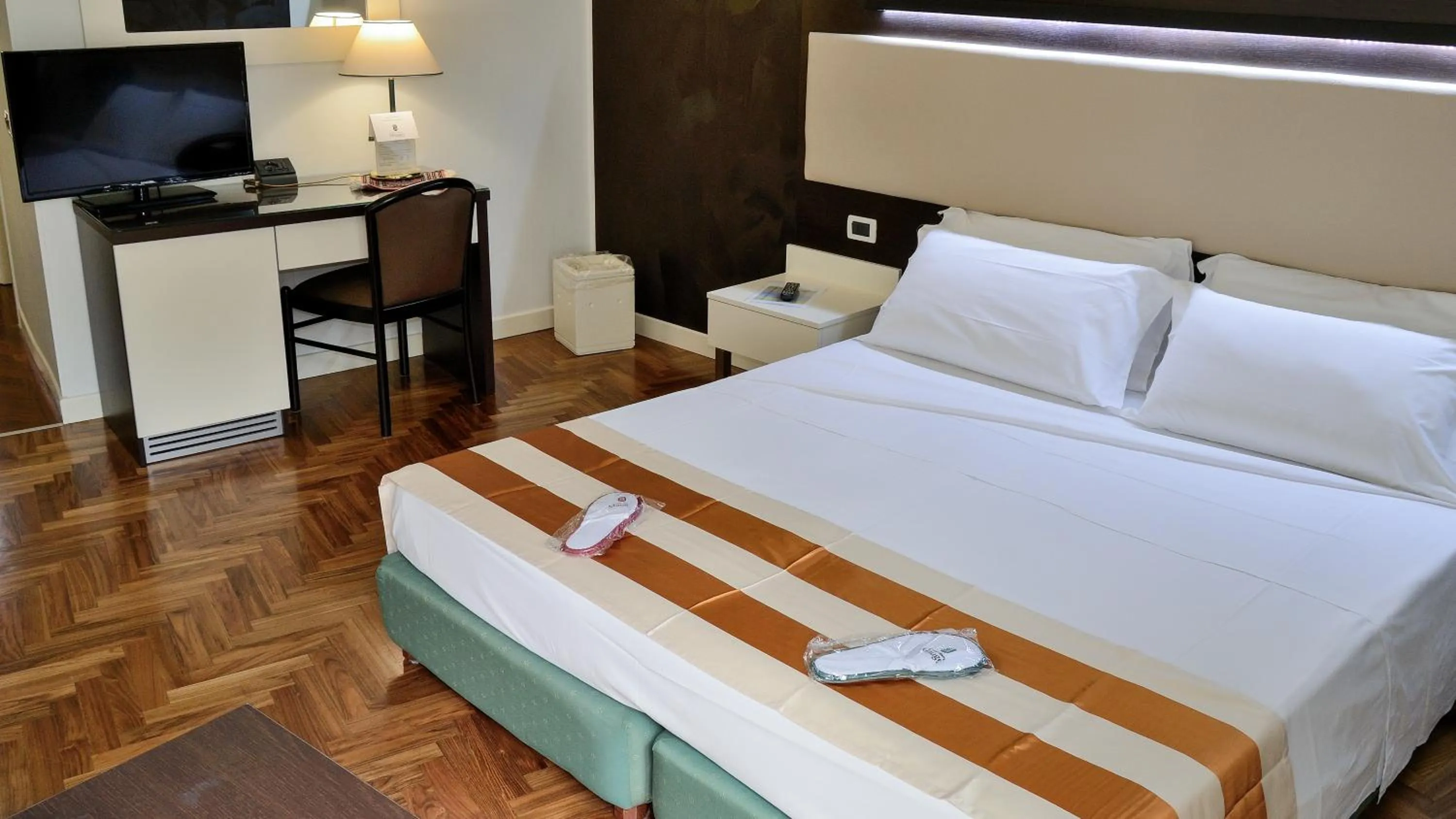 Photo of the whole room, Bed in Grande Albergo Maugeri